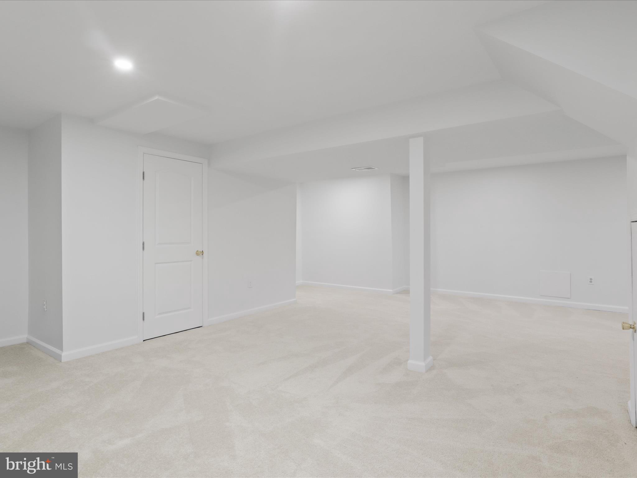 COUNTRY CLUB LAKE - Residential