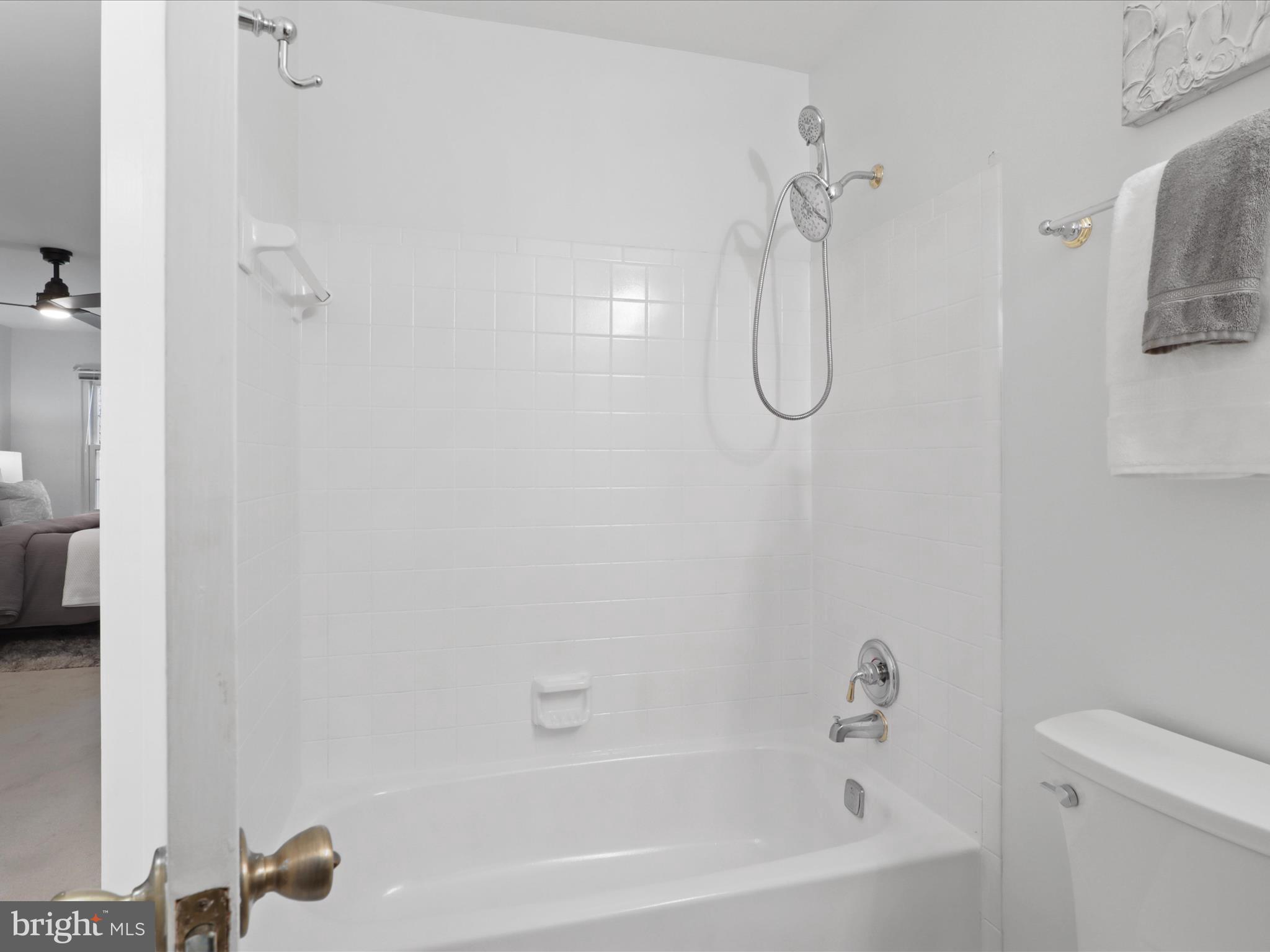 COUNTRY CLUB LAKE - Residential