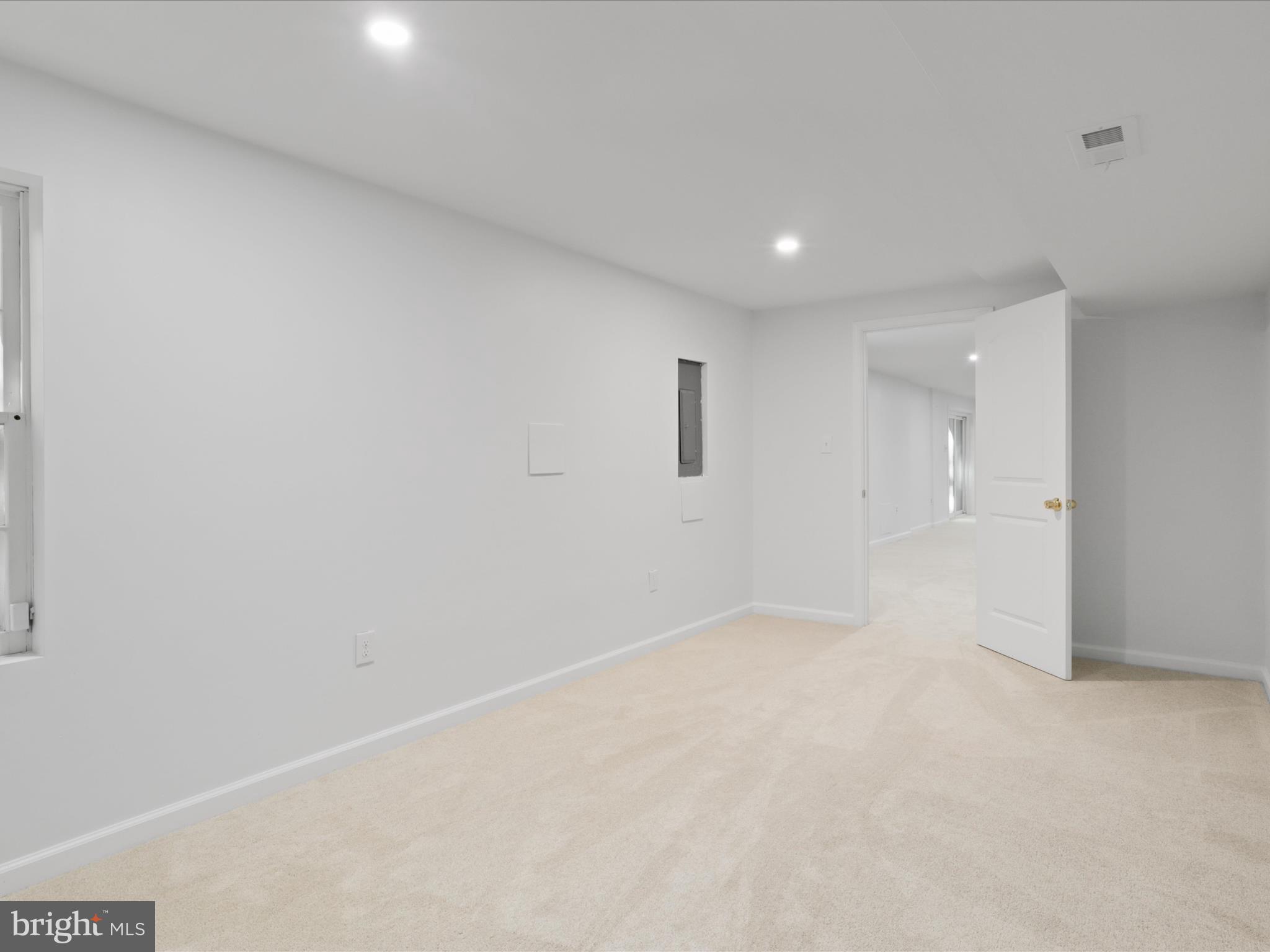 COUNTRY CLUB LAKE - Residential