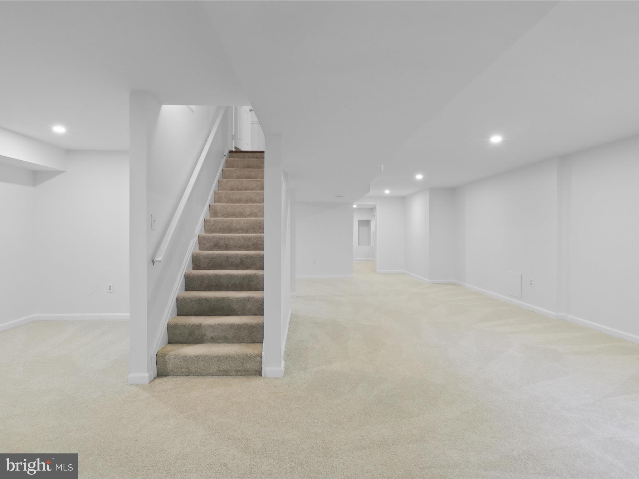 COUNTRY CLUB LAKE - Residential