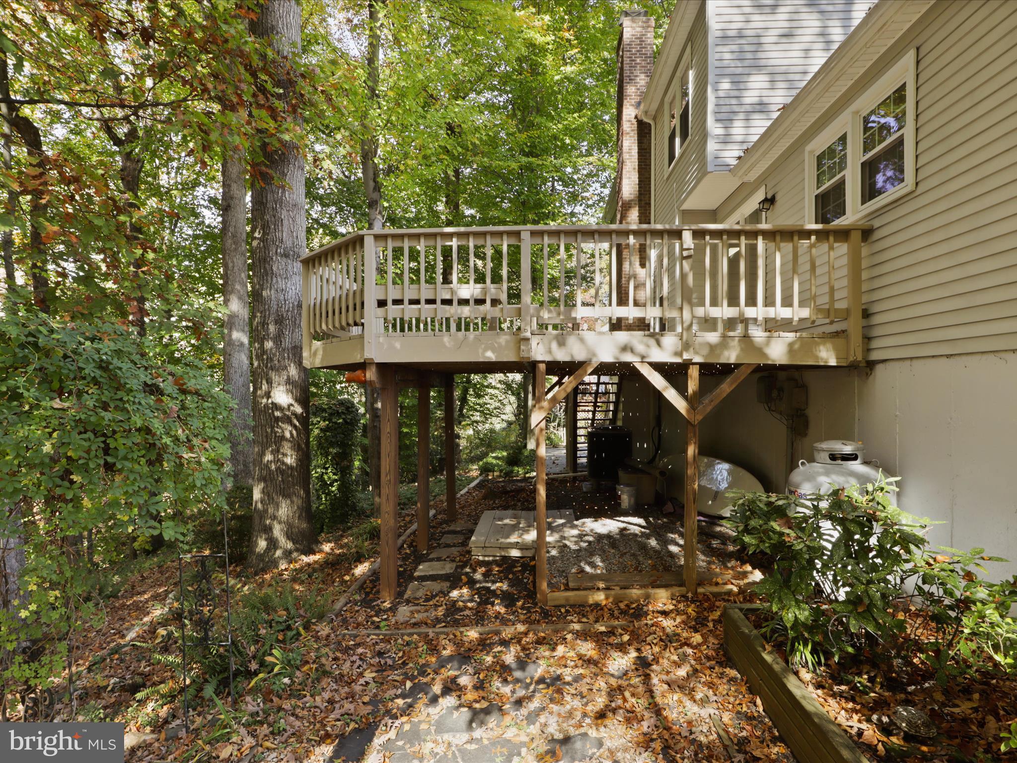 COUNTRY CLUB LAKE - Residential