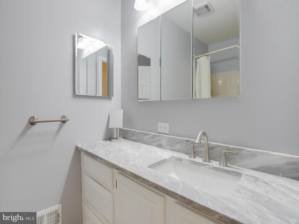 THUNDER HILL - Residential