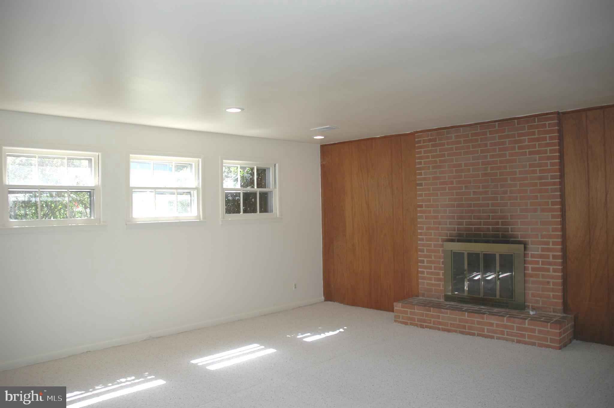 BROYHILL LANGLEY ESTATES - Residential Lease