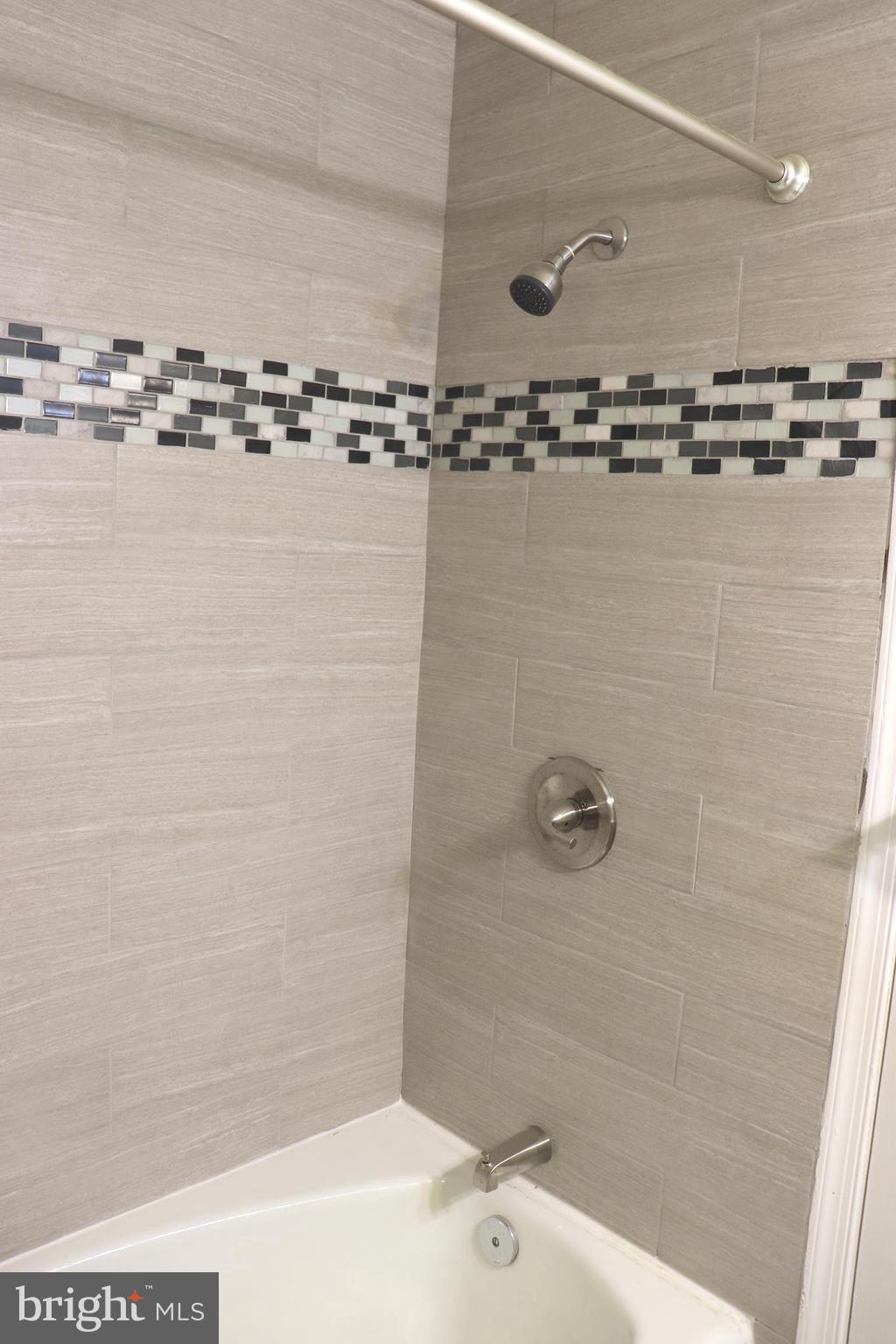 BROYHILL LANGLEY ESTATES - Residential Lease