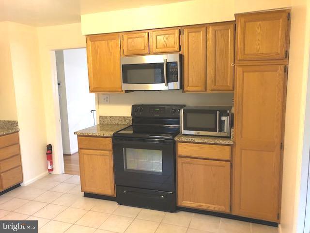 BROYHILL LANGLEY ESTATES - Residential Lease