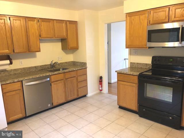 BROYHILL LANGLEY ESTATES - Residential Lease