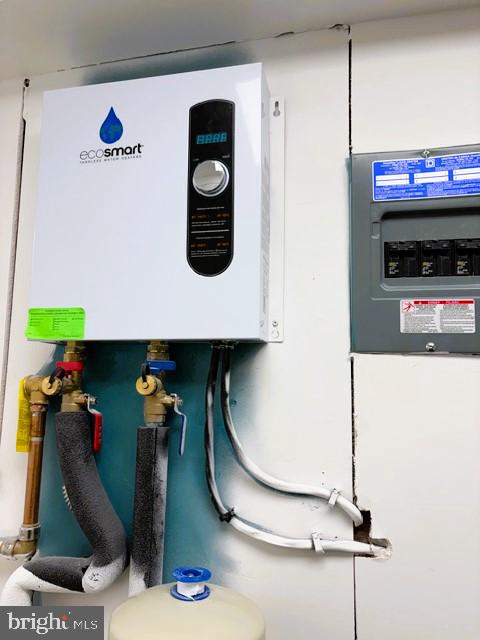 COLONIAL PARK - Residential