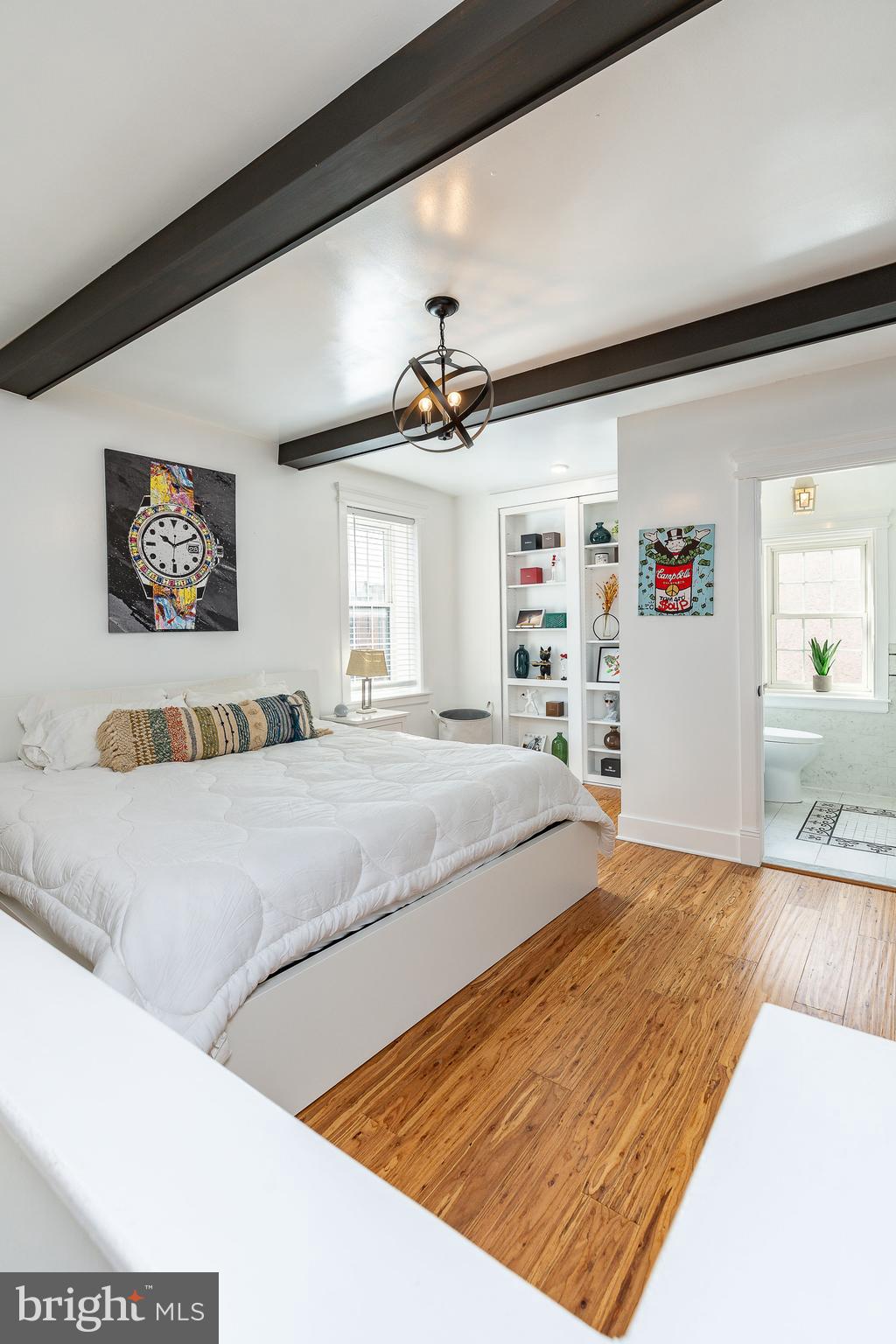 QUEEN VILLAGE - Residential