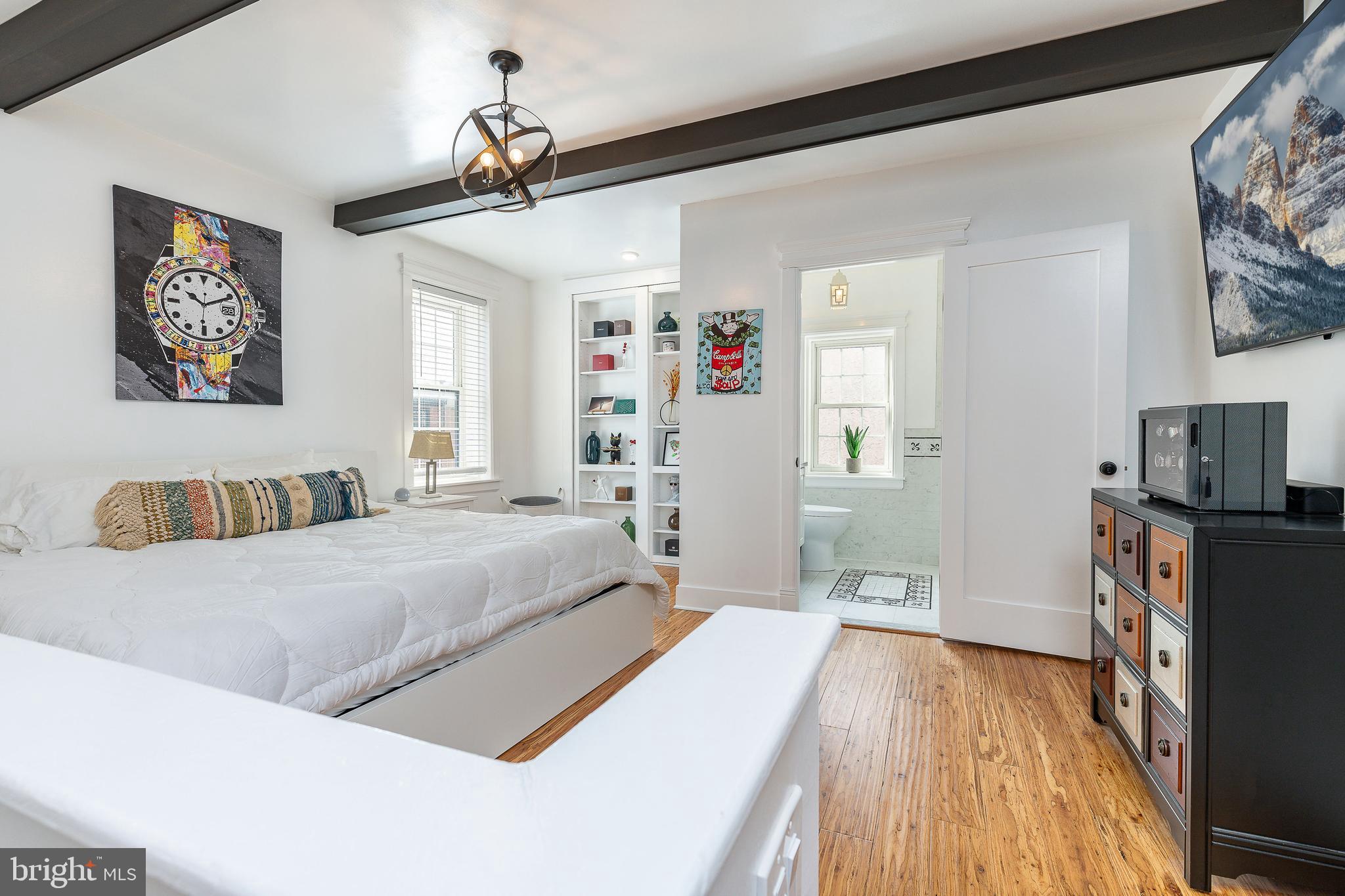 QUEEN VILLAGE - Residential