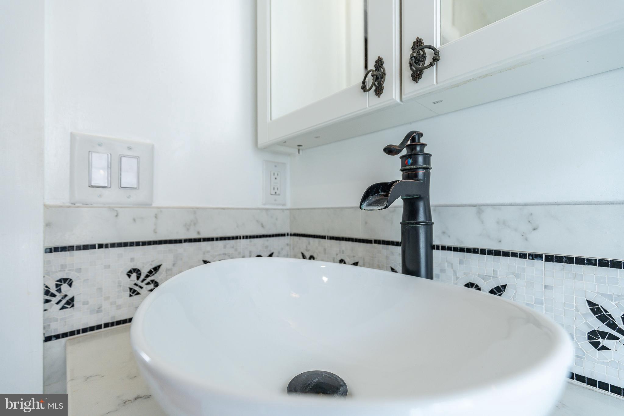 QUEEN VILLAGE - Residential