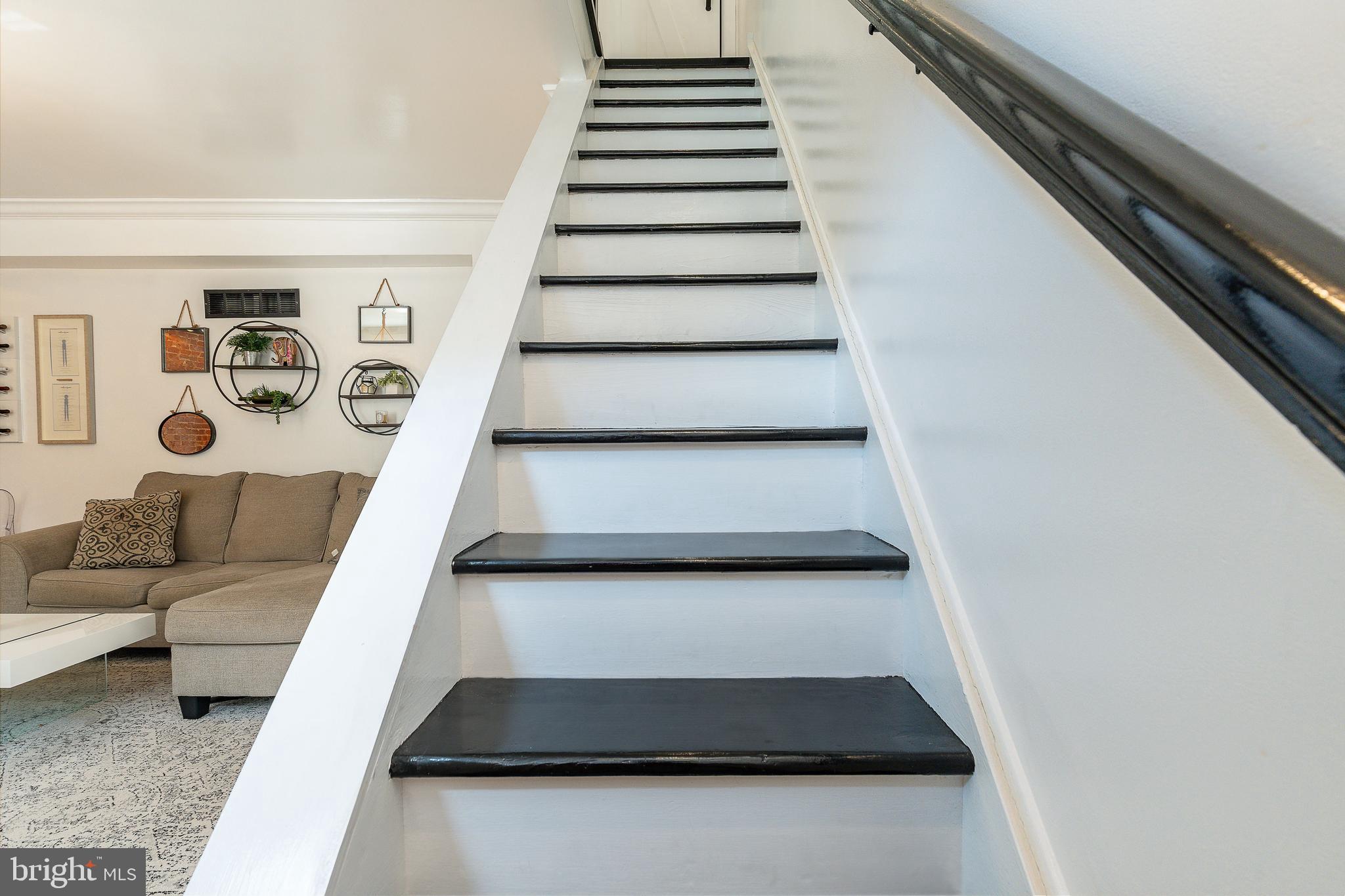 QUEEN VILLAGE - Residential