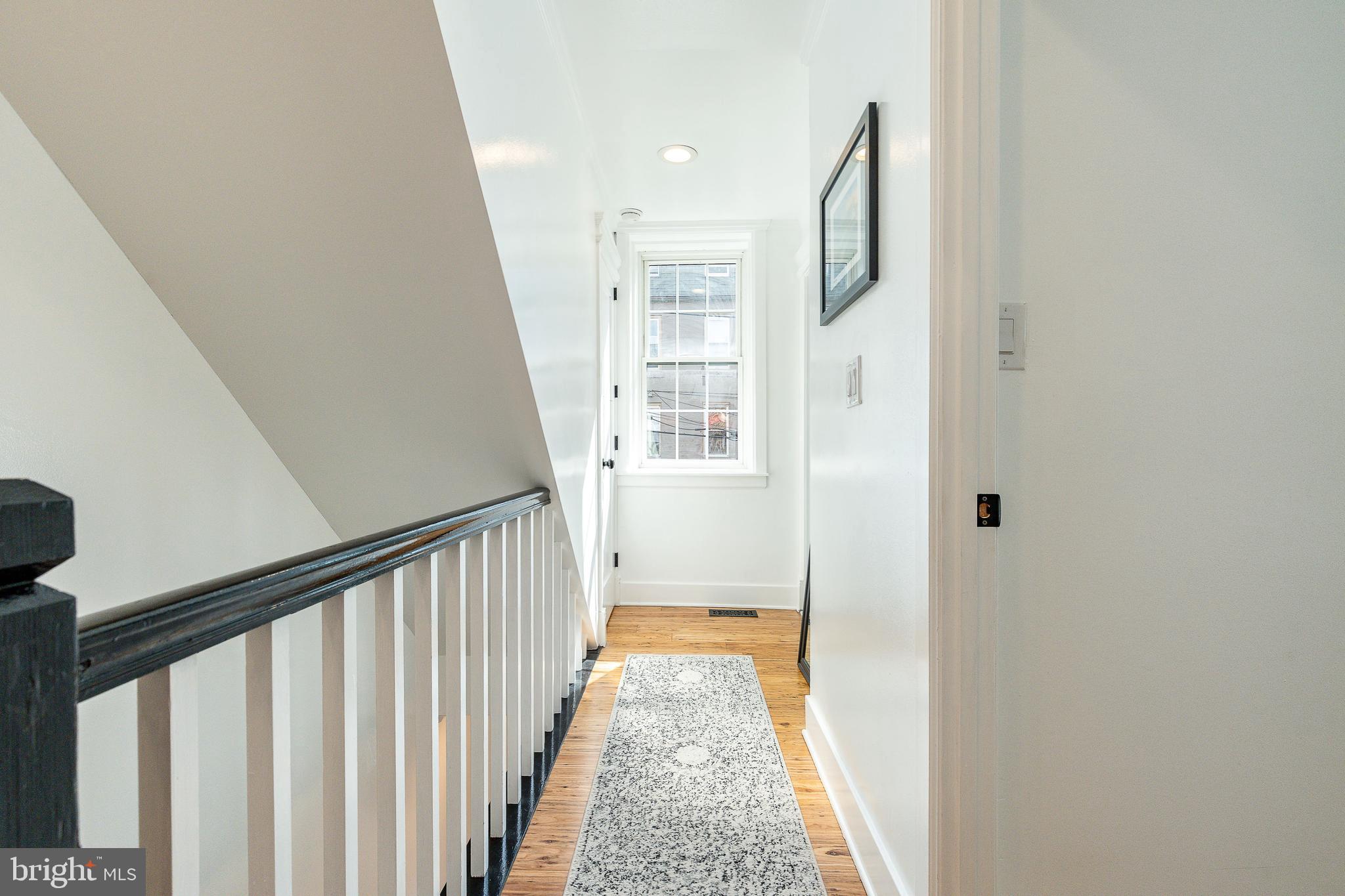 QUEEN VILLAGE - Residential