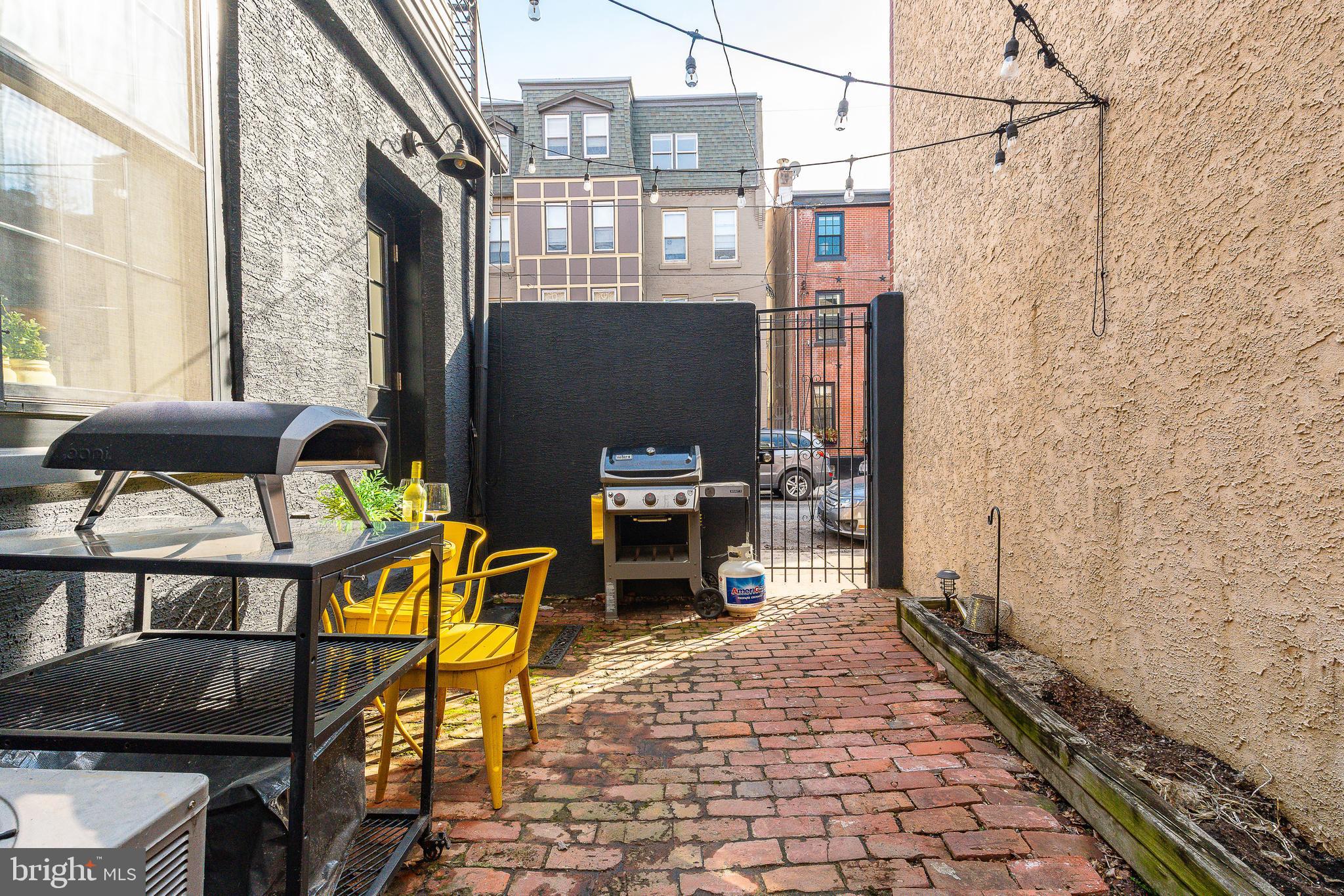 QUEEN VILLAGE - Residential