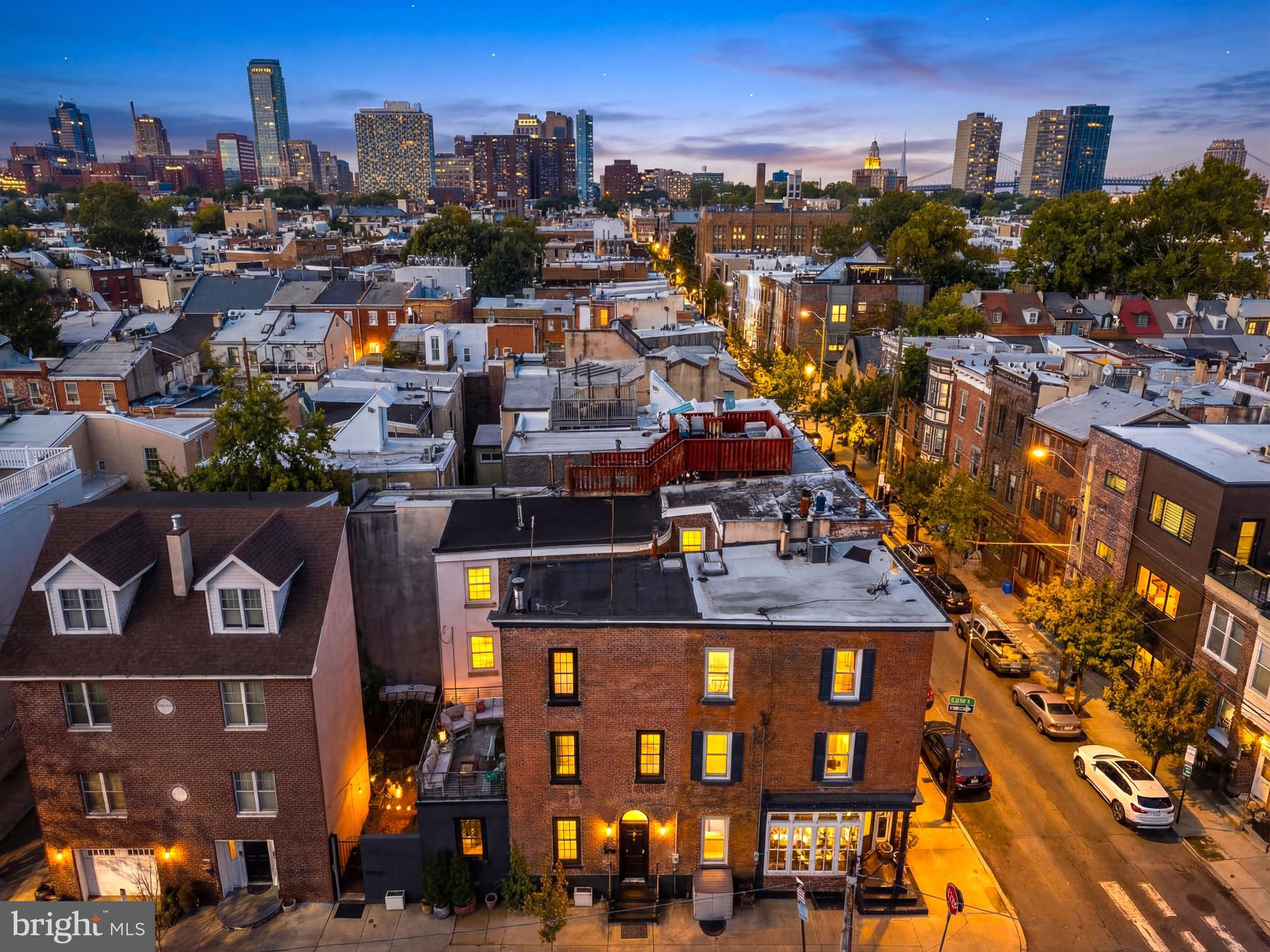 QUEEN VILLAGE - Residential