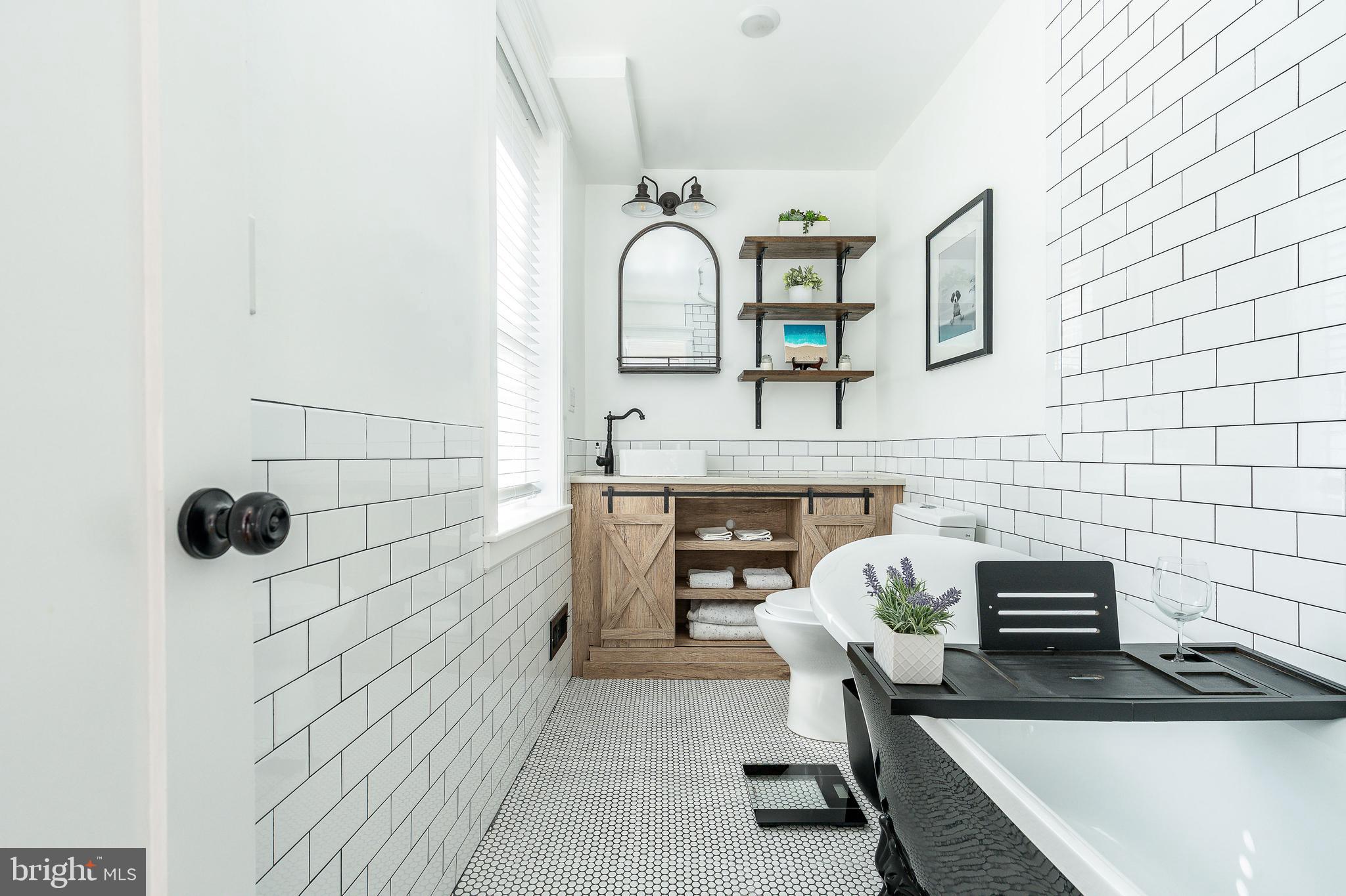 QUEEN VILLAGE - Residential