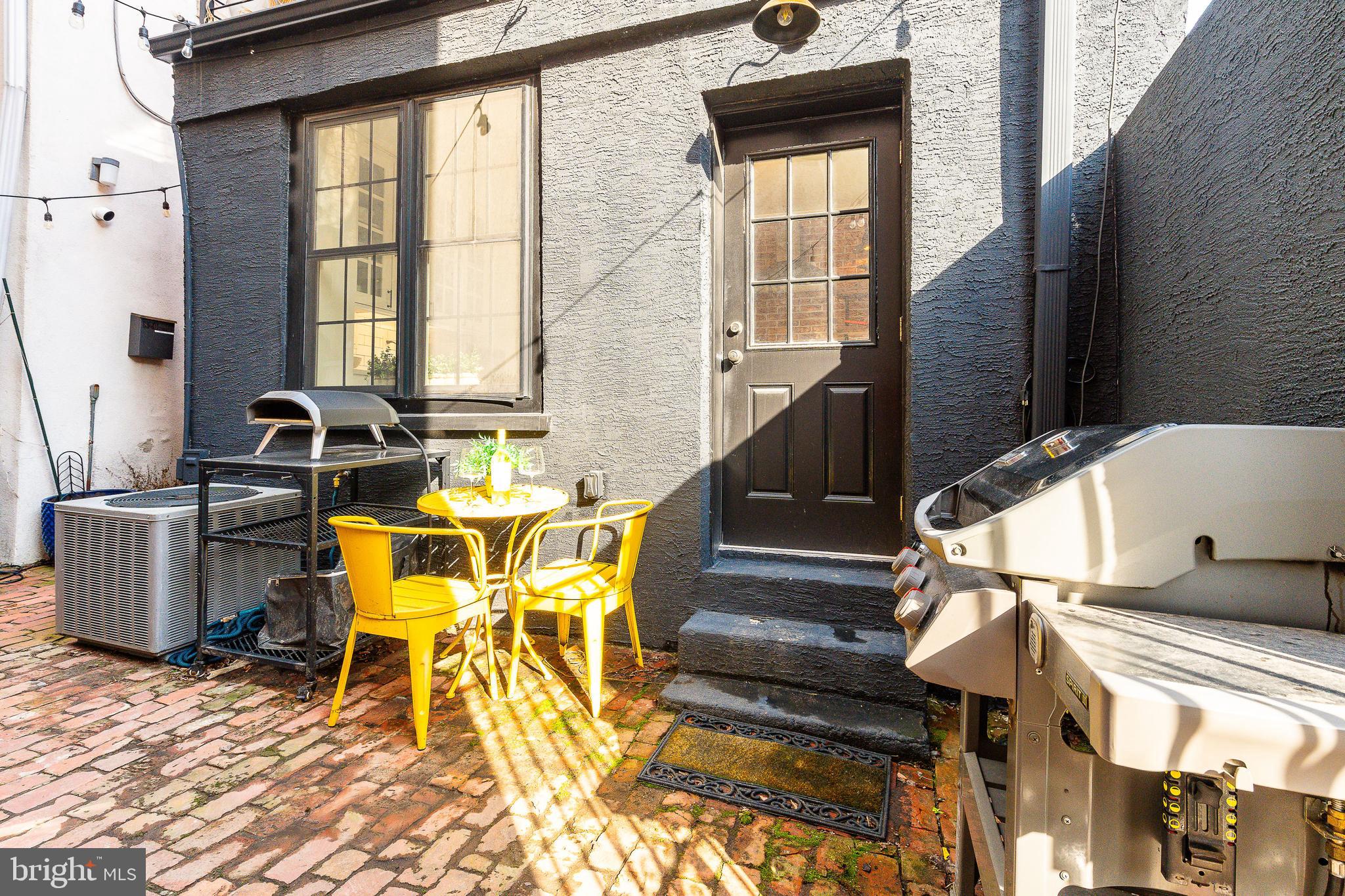 QUEEN VILLAGE - Residential