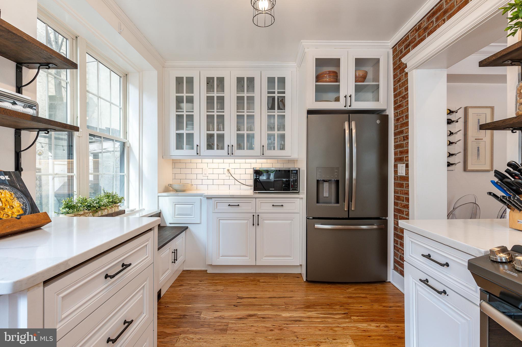 QUEEN VILLAGE - Residential