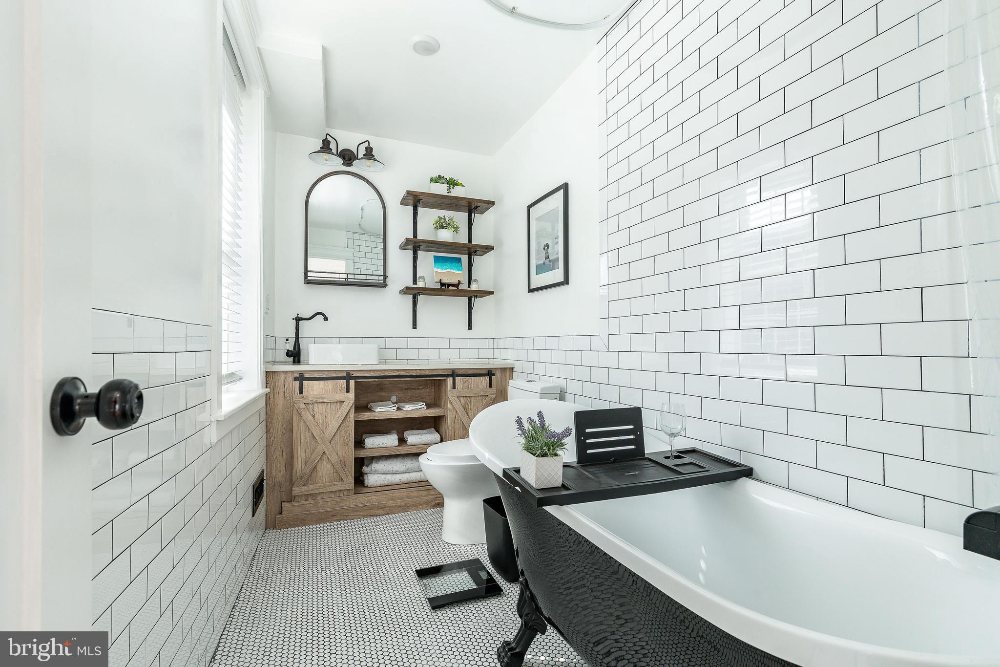 QUEEN VILLAGE - Residential