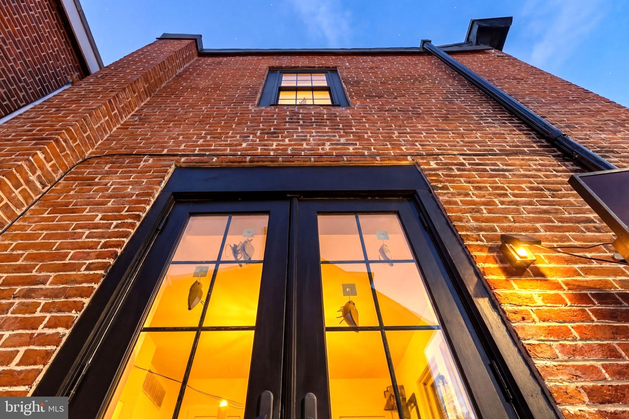 QUEEN VILLAGE - Residential