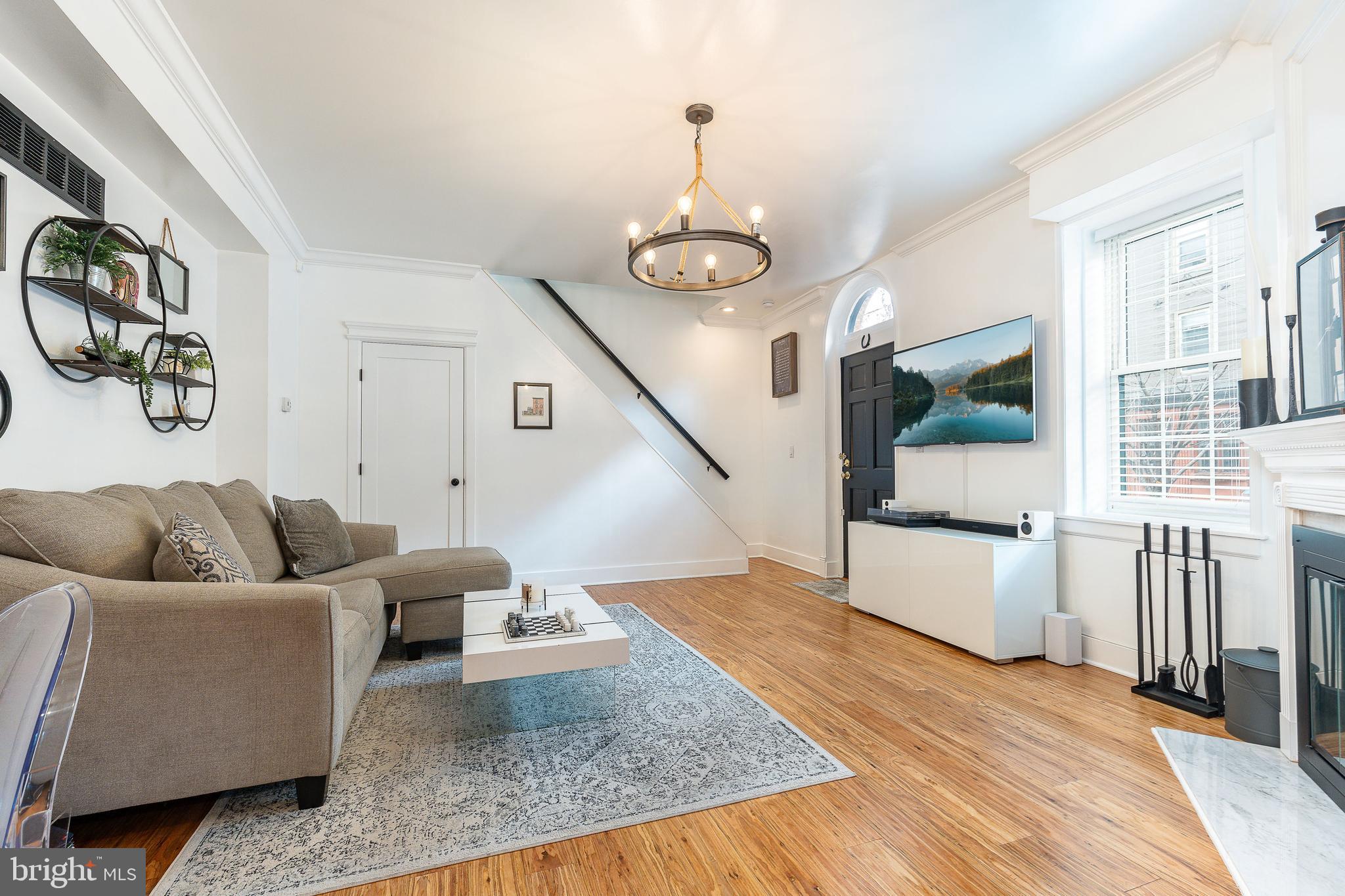 QUEEN VILLAGE - Residential