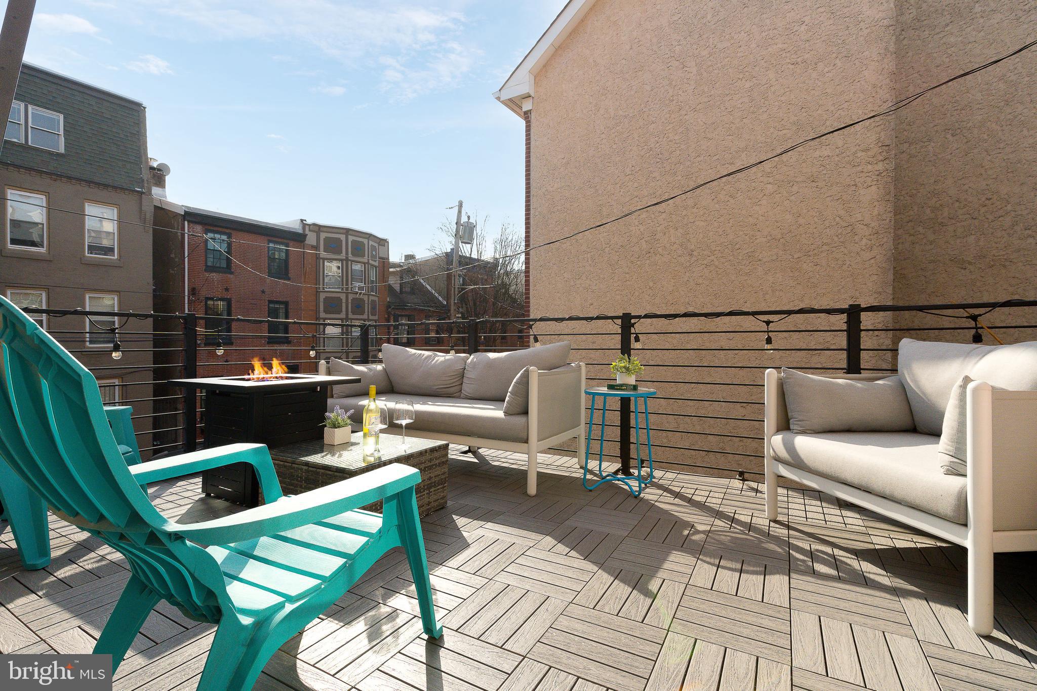 QUEEN VILLAGE - Residential