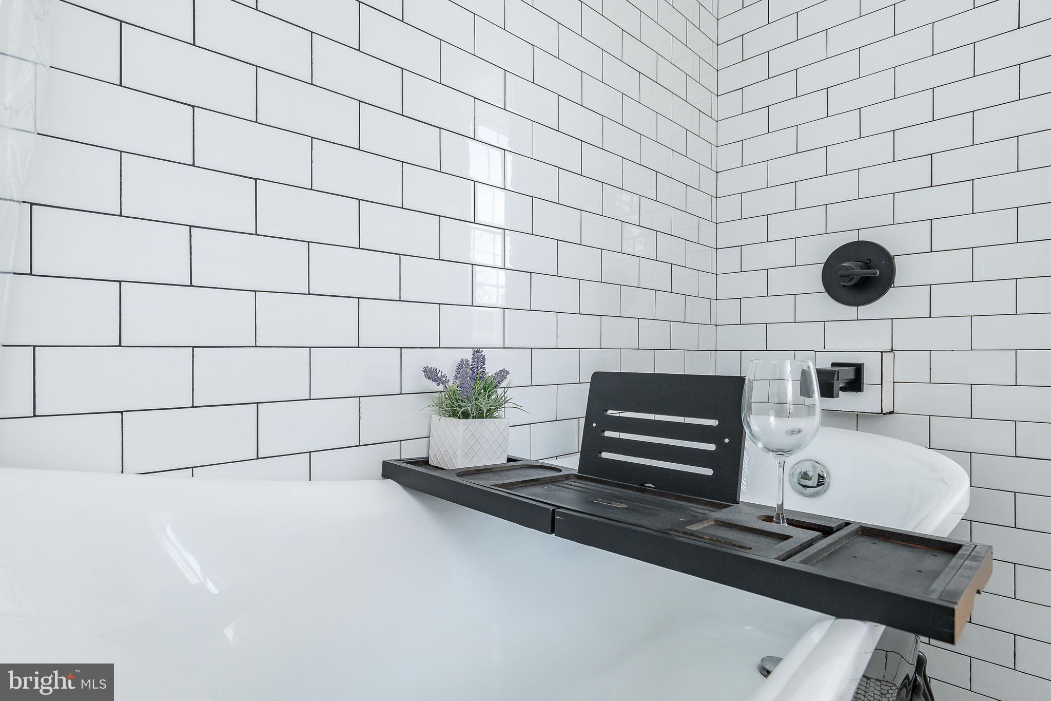 QUEEN VILLAGE - Residential