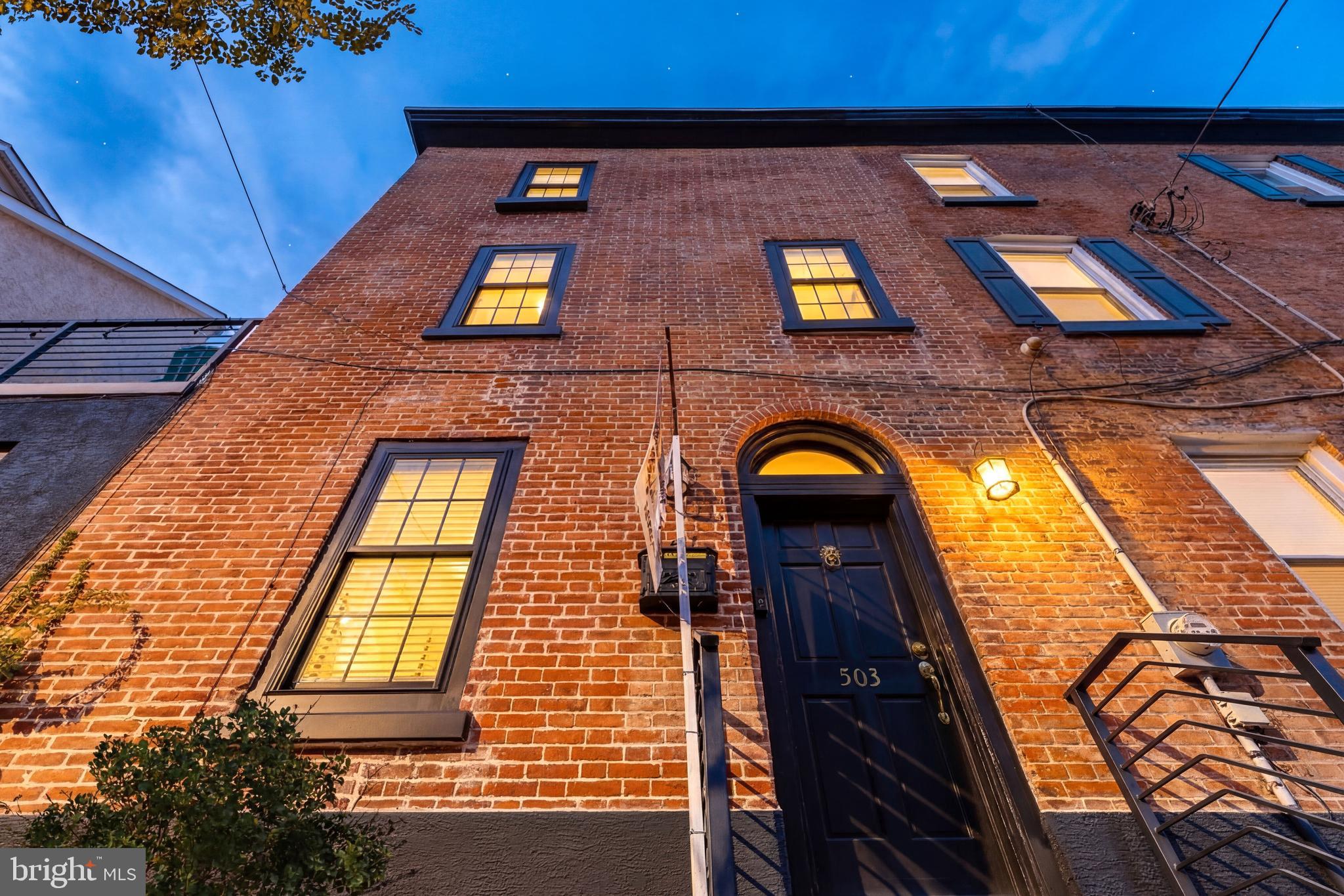 QUEEN VILLAGE - Residential