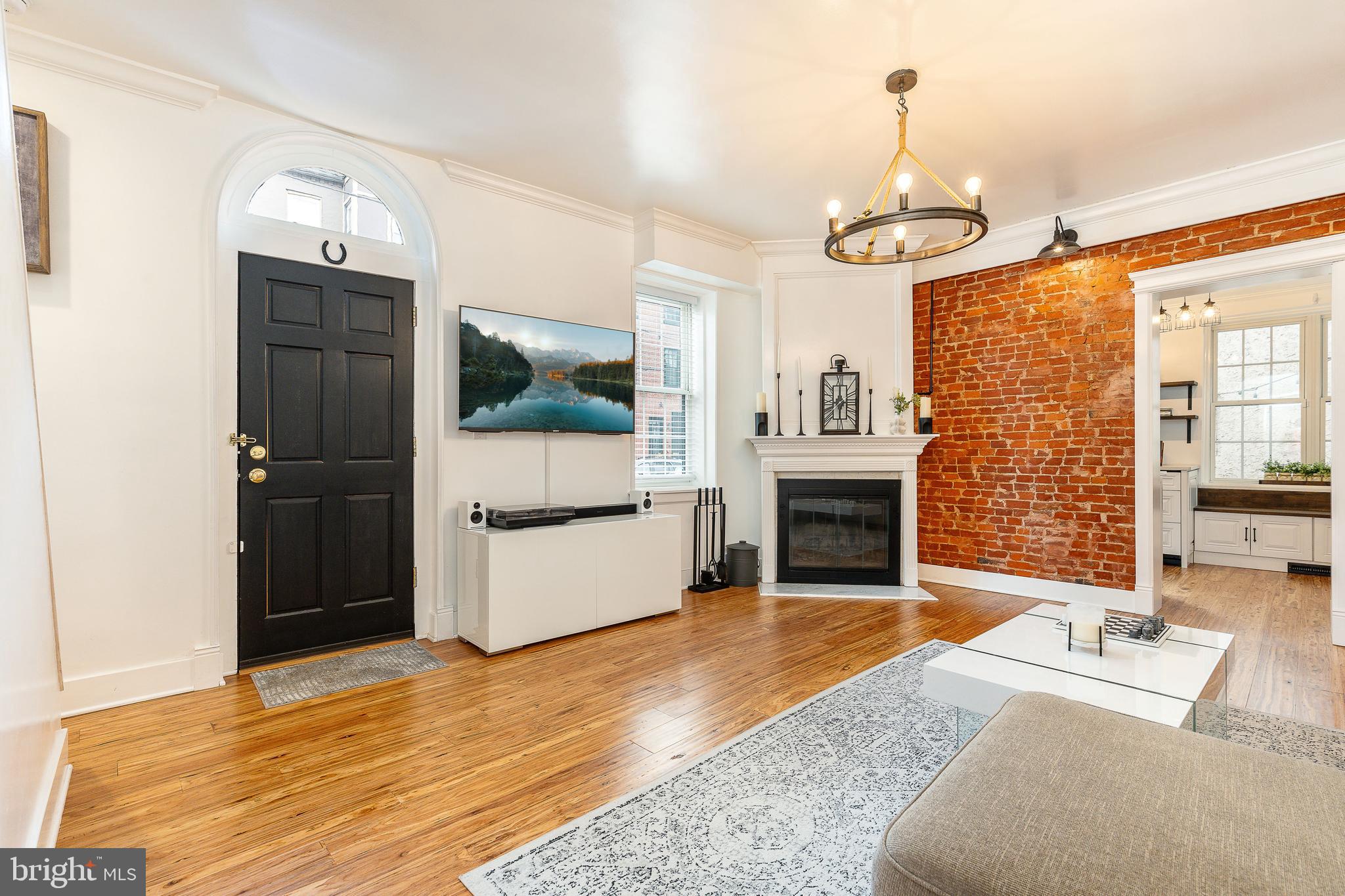 QUEEN VILLAGE - Residential