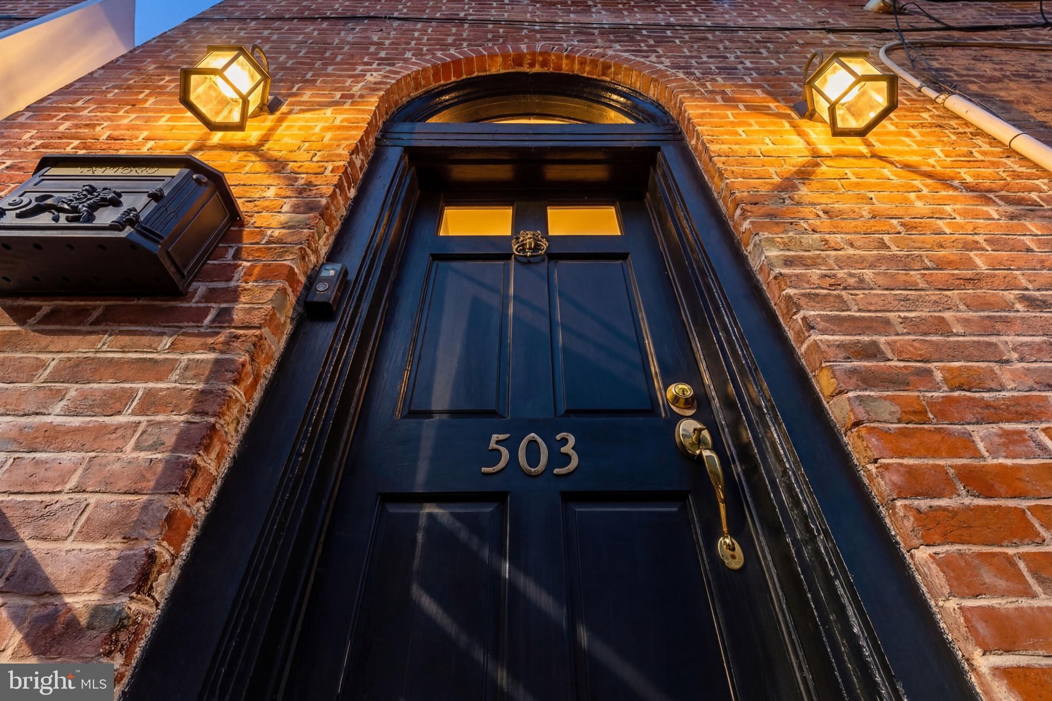 QUEEN VILLAGE - Residential