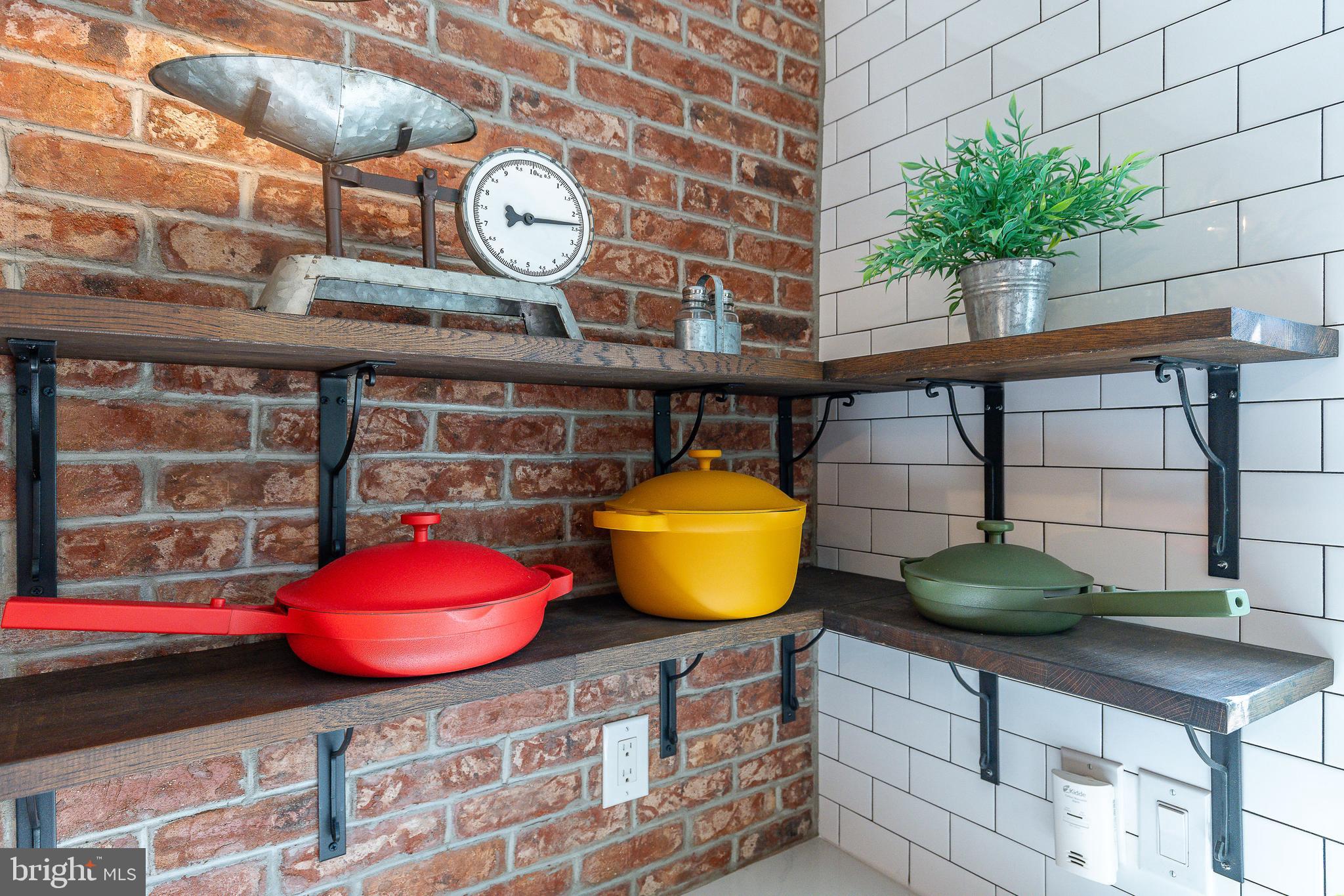 QUEEN VILLAGE - Residential