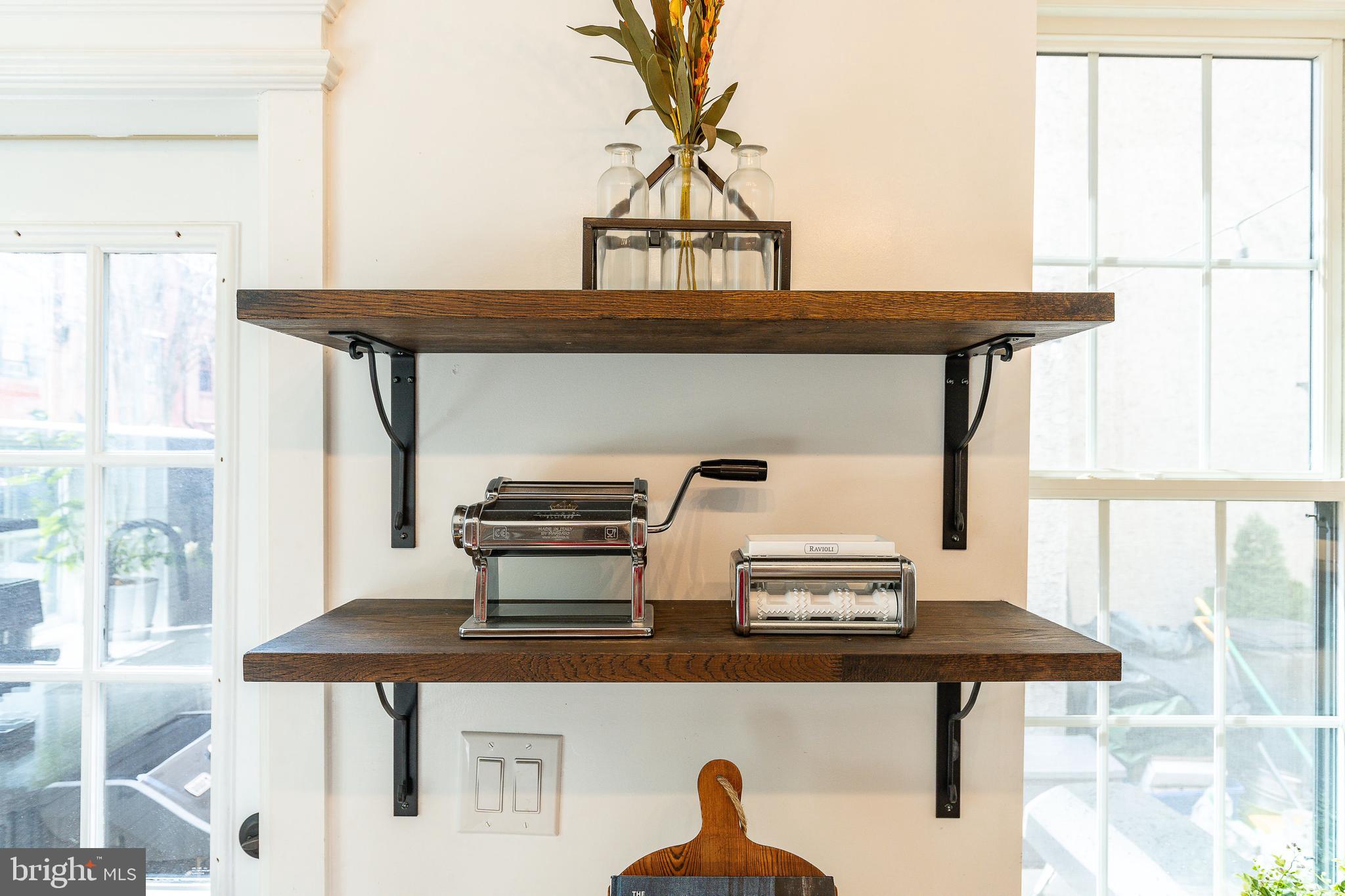 QUEEN VILLAGE - Residential