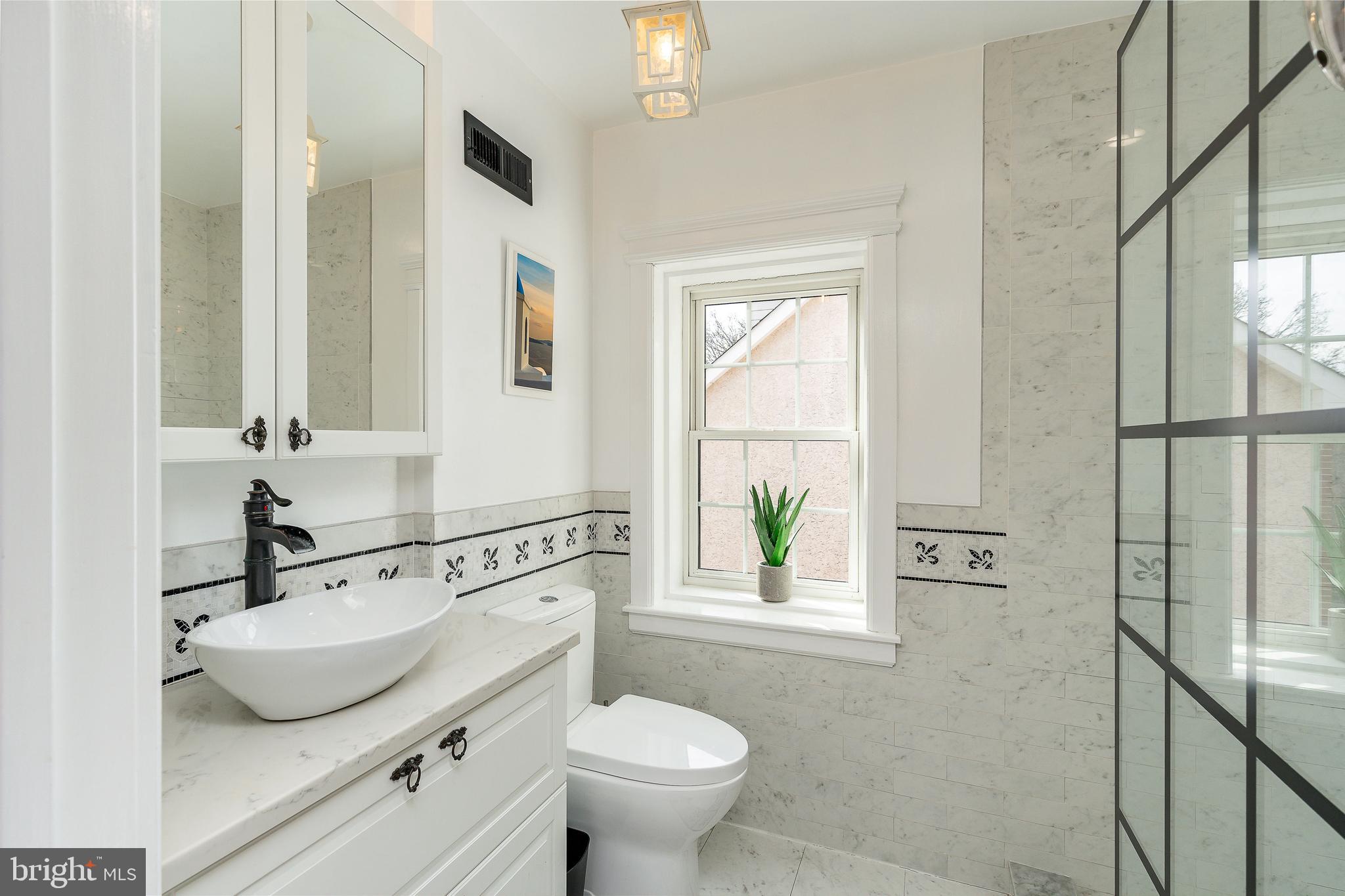 QUEEN VILLAGE - Residential