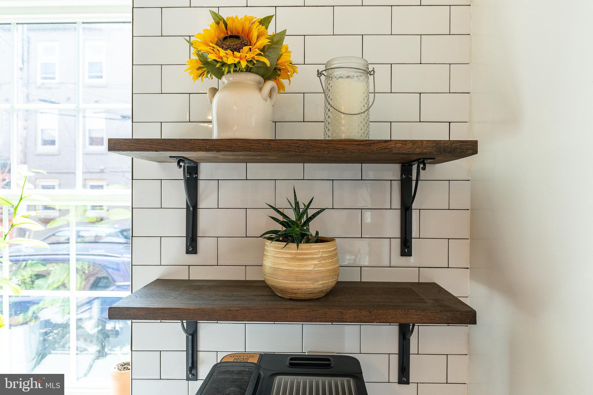 QUEEN VILLAGE - Residential