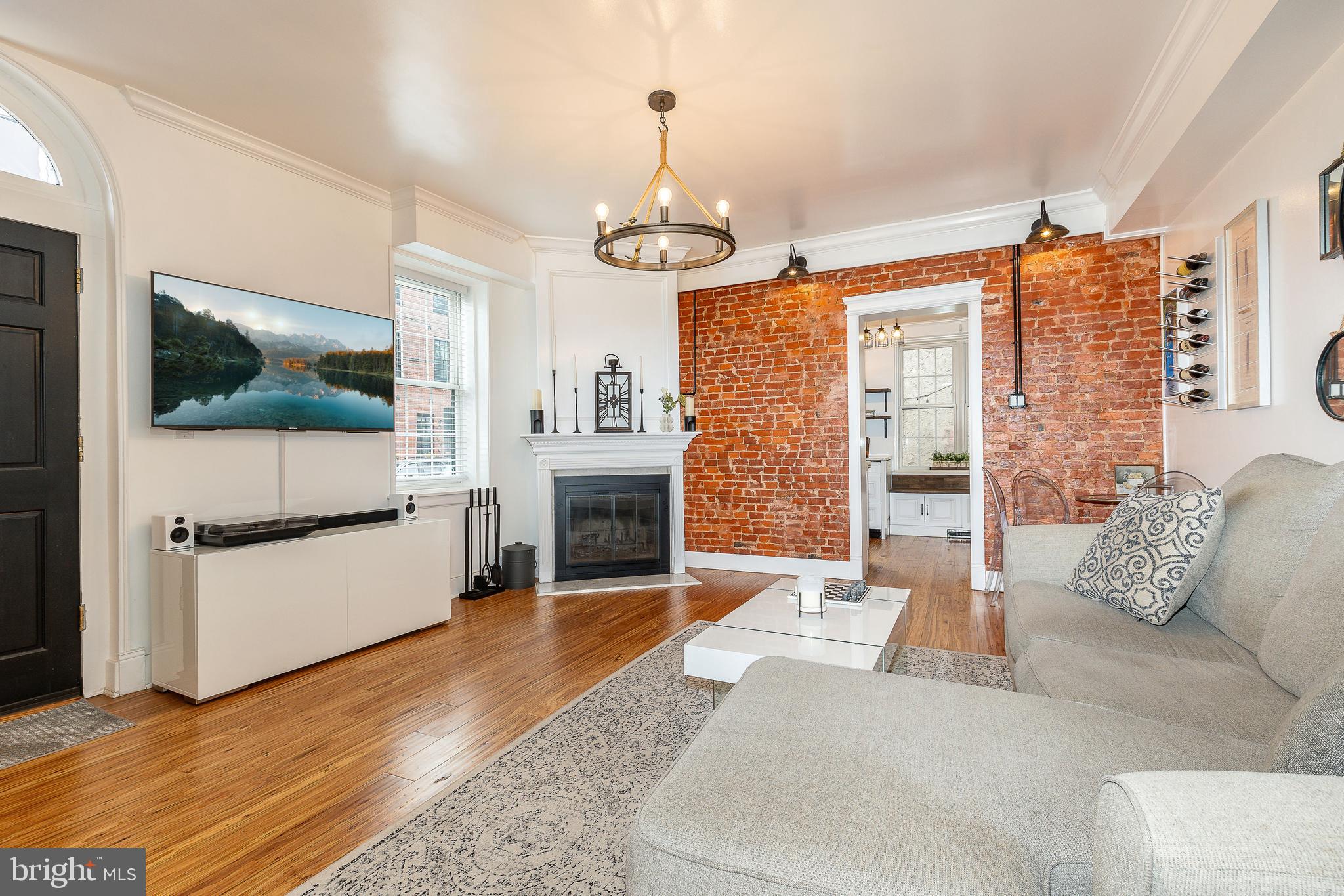 QUEEN VILLAGE - Residential