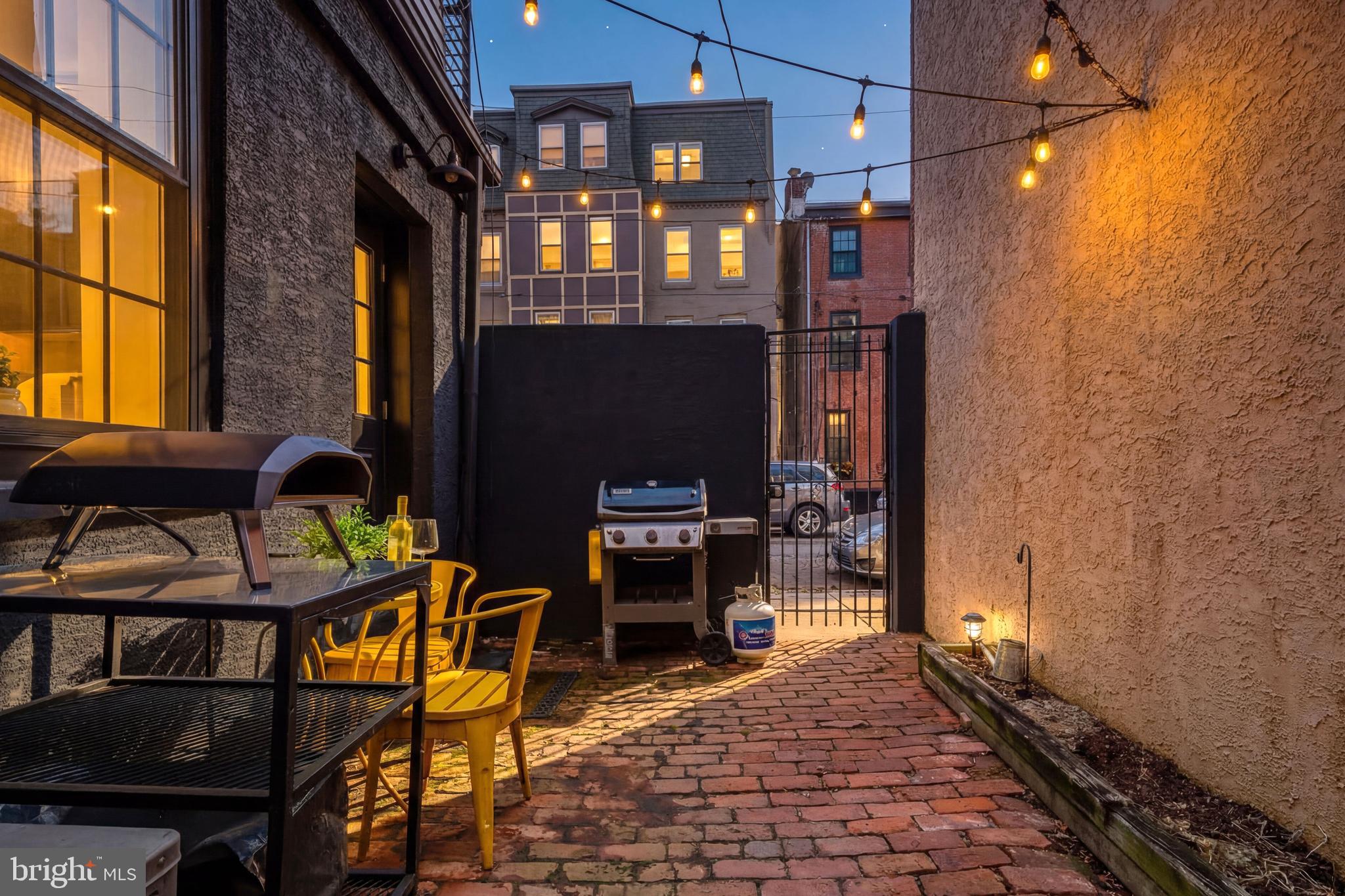 QUEEN VILLAGE - Residential