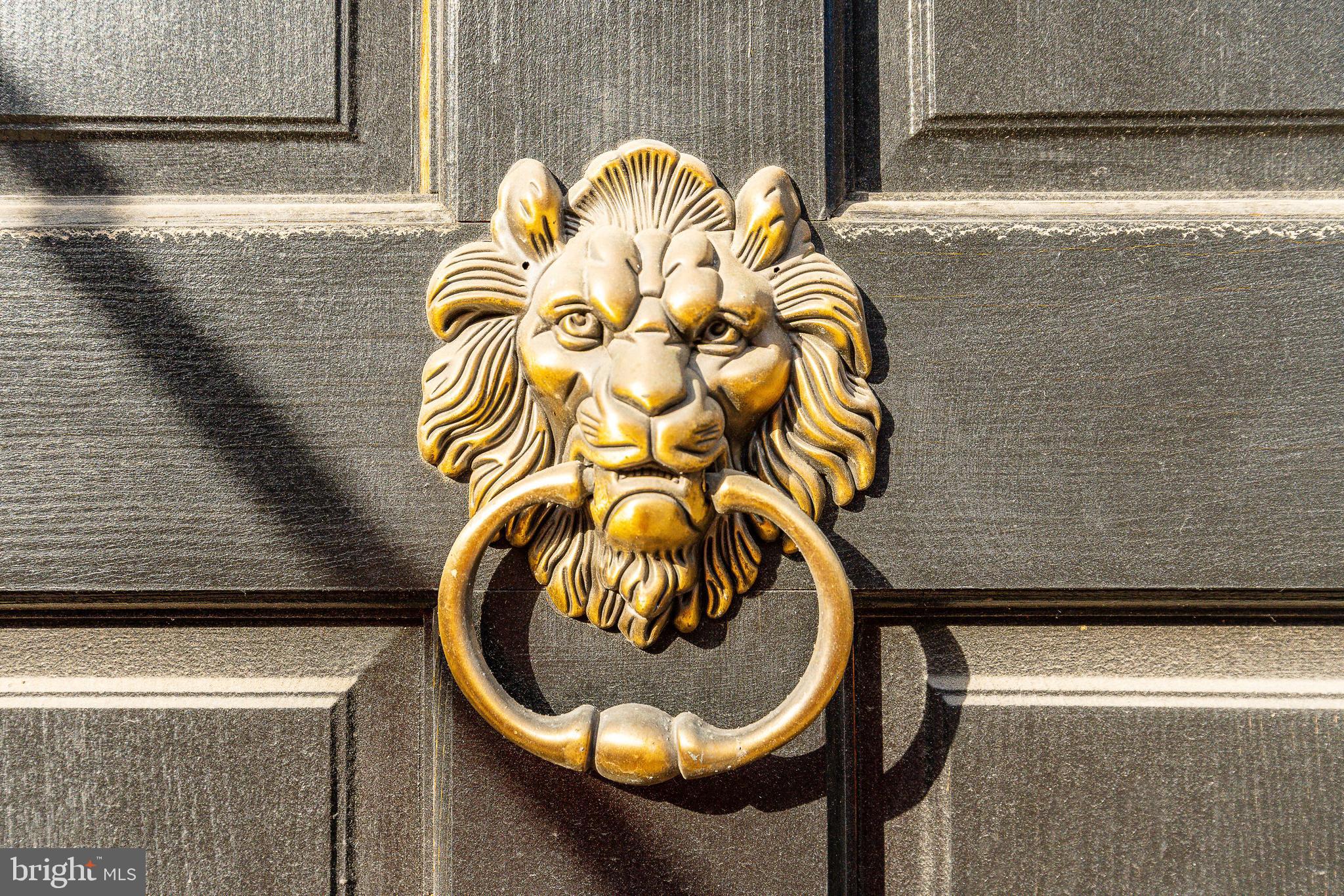 QUEEN VILLAGE - Residential