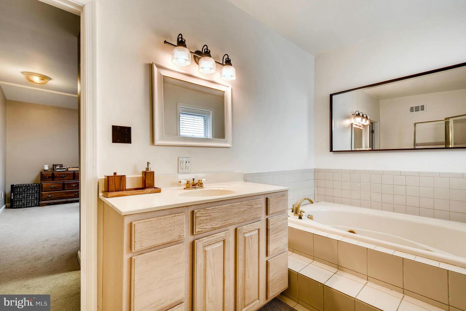 HIGHLANDTOWN - Residential