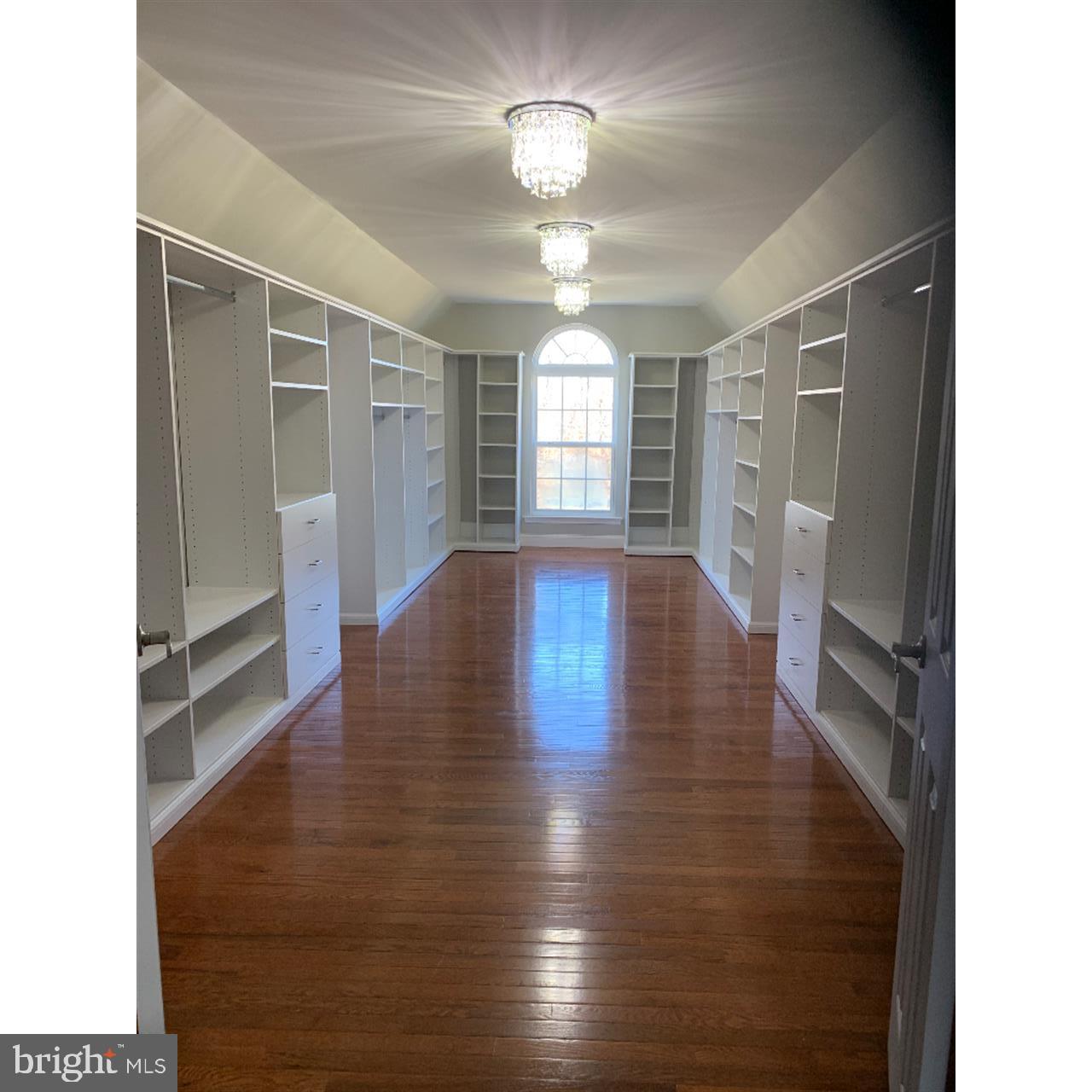 ISLAND CREEK WOODS - Residential