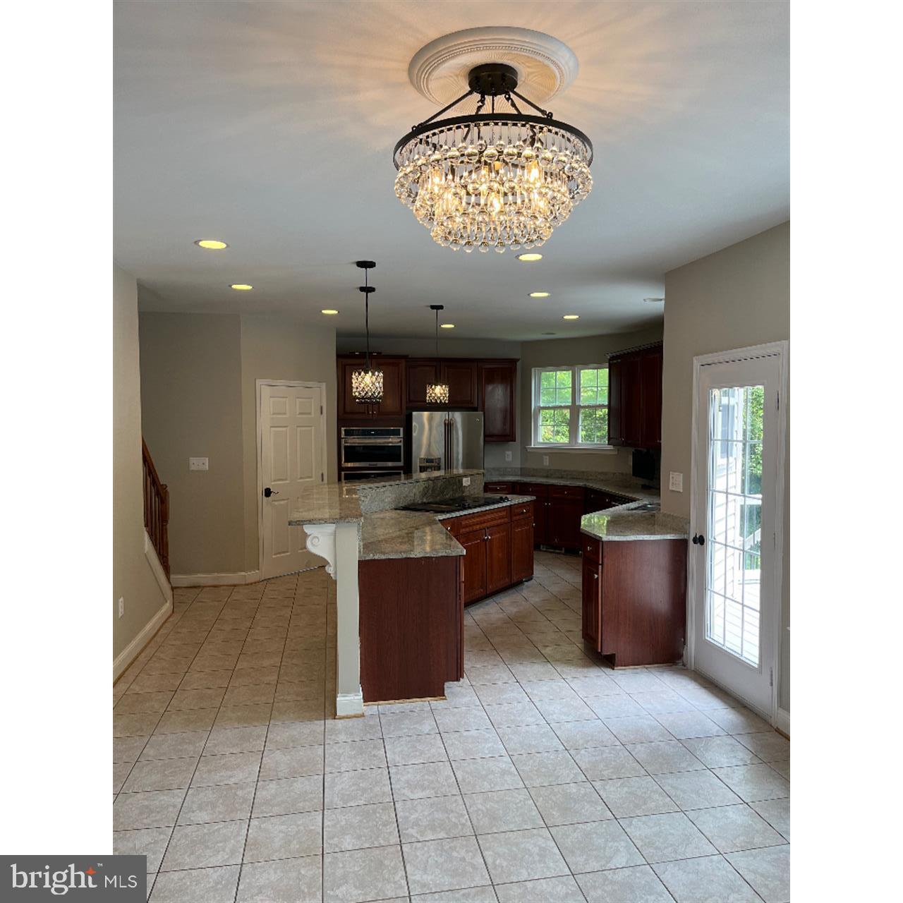 ISLAND CREEK WOODS - Residential