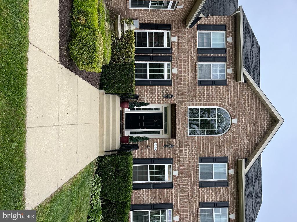 ISLAND CREEK WOODS - Residential