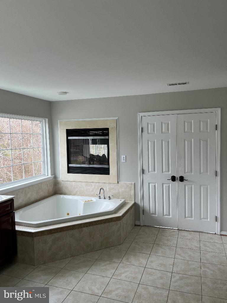 ISLAND CREEK WOODS - Residential