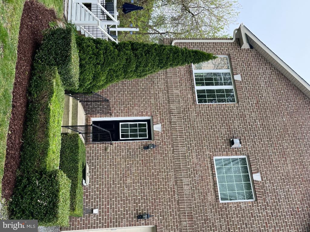 ISLAND CREEK WOODS - Residential