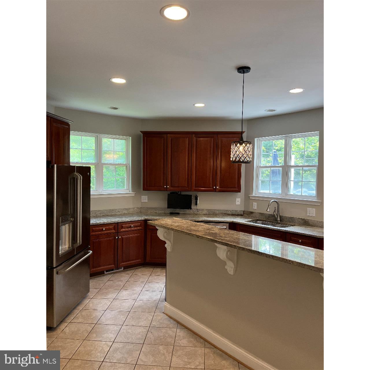 ISLAND CREEK WOODS - Residential