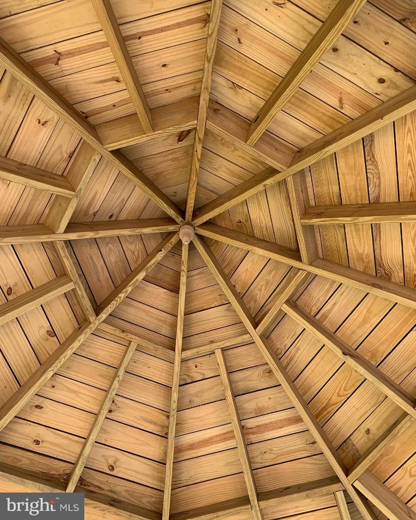 ISLAND CREEK WOODS - Residential