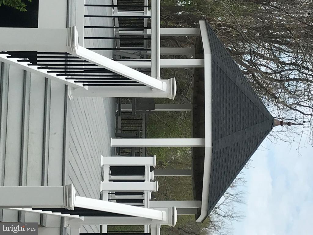 ISLAND CREEK WOODS - Residential