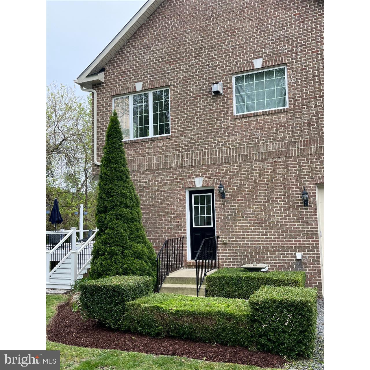 ISLAND CREEK WOODS - Residential