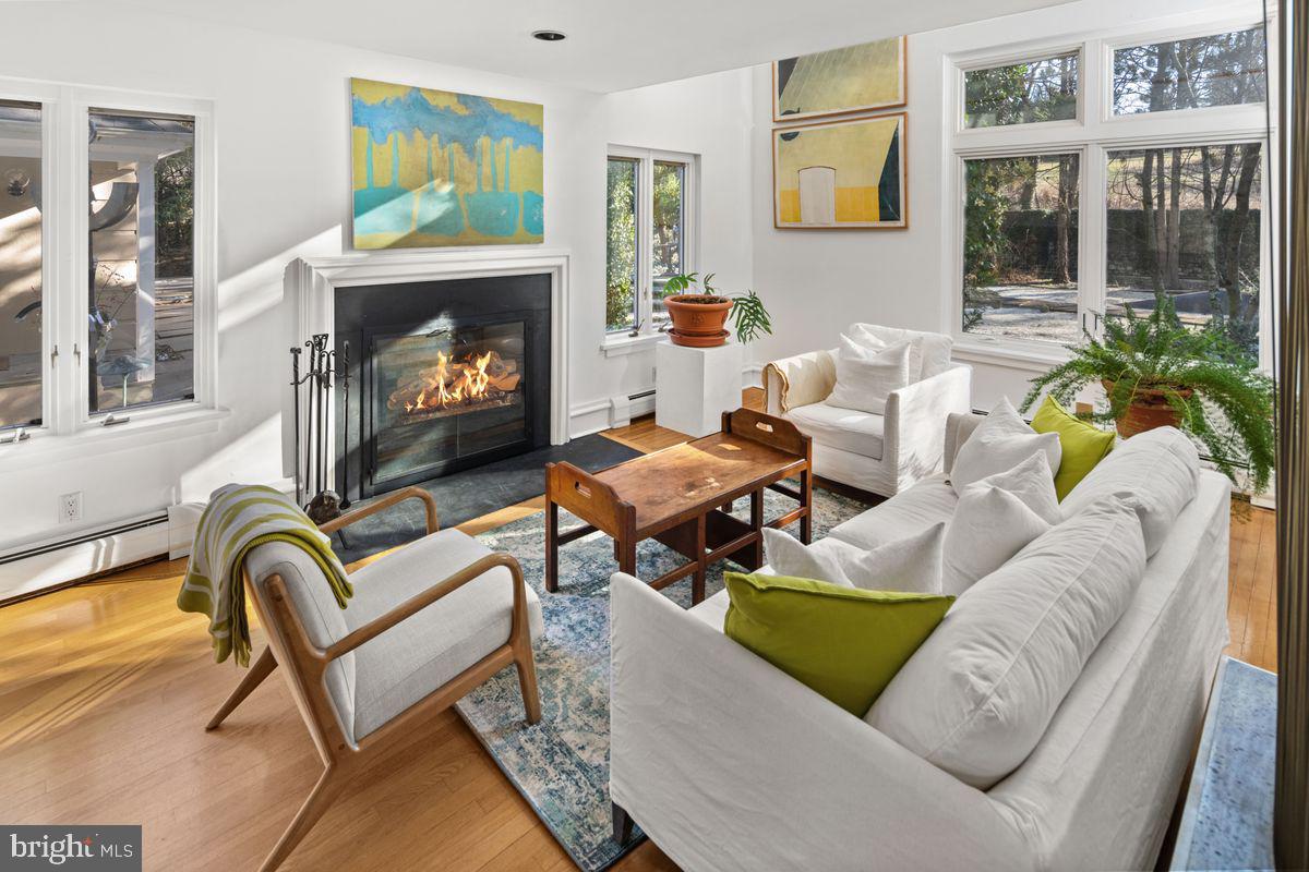 CHESTNUT HILL - Residential