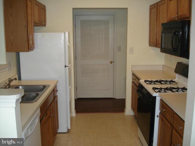 PINEY ORCHARD - Residential Lease