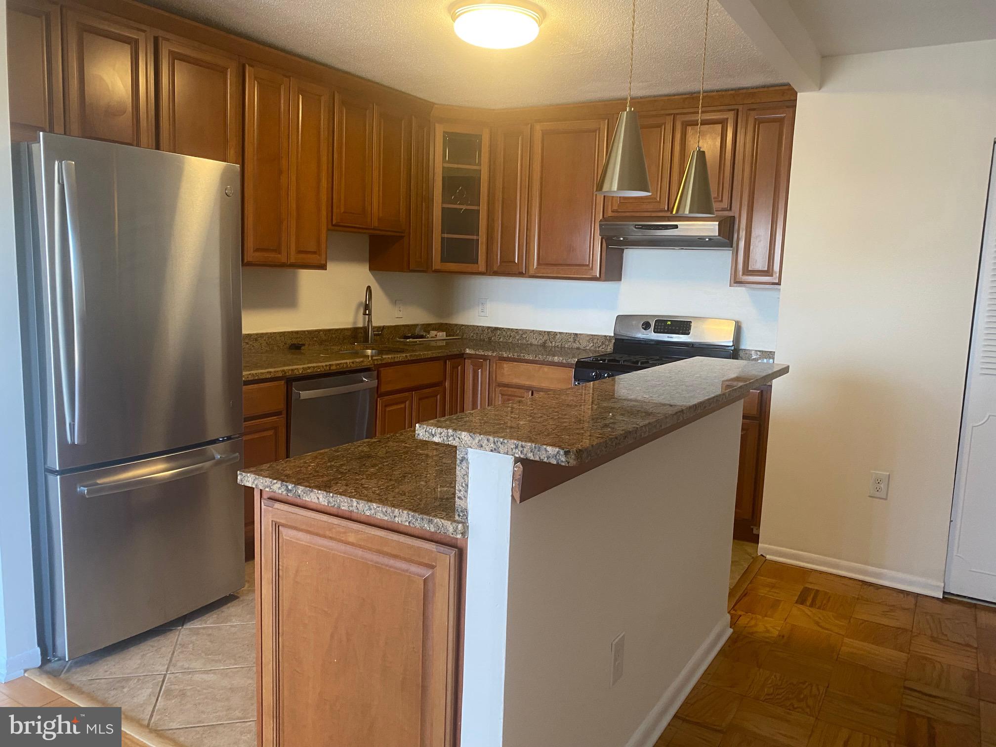 UNIVERSITY TOWERS CODM - Residential Lease