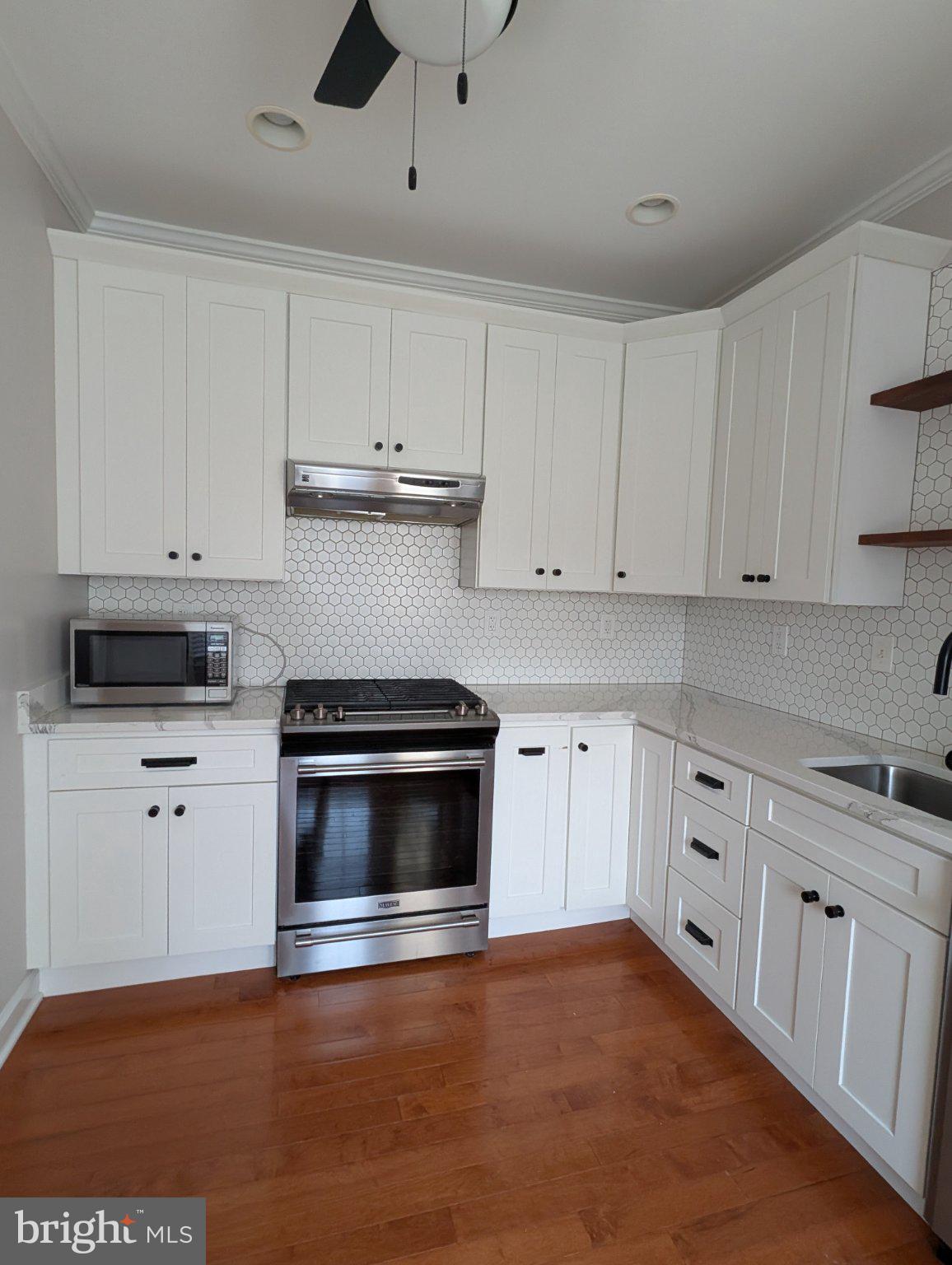 47574 COMER SQUARE